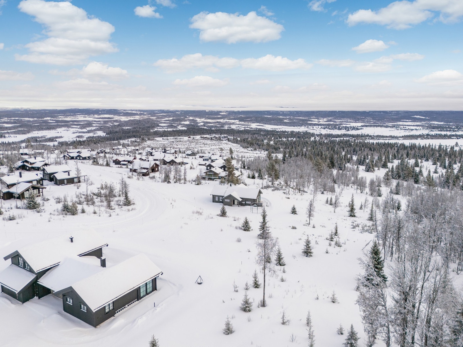Tomten ligger høyt oppe i Bualie feltet på 968 mov og er på 1 472,8 m2 Galleribilde