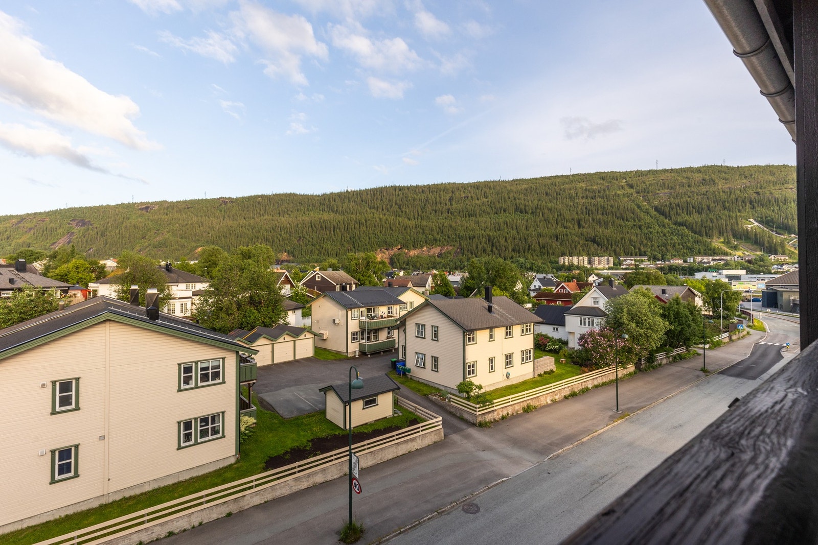 På balkongen har du plass for en hyggelig sitteplass Galleribilde