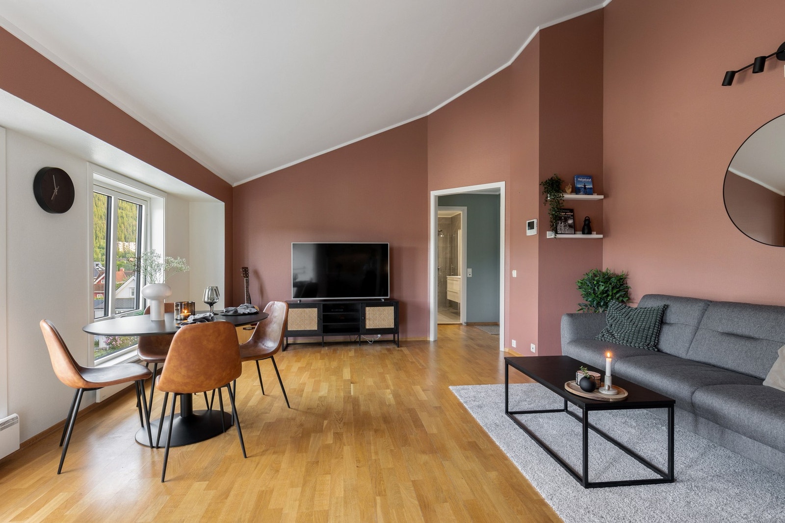 Boligen for deg som ønsker en behagelig hverdag med heis opp i leiligheten og bilen i oppvarmet garasje Galleribilde