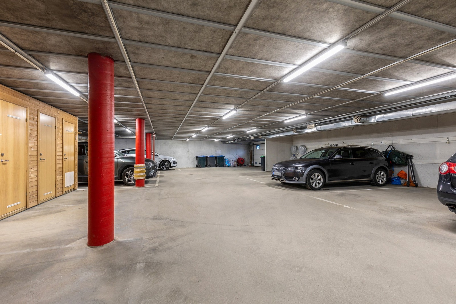 Parkering i felles oppvarmet garasjeanlegg Galleribilde