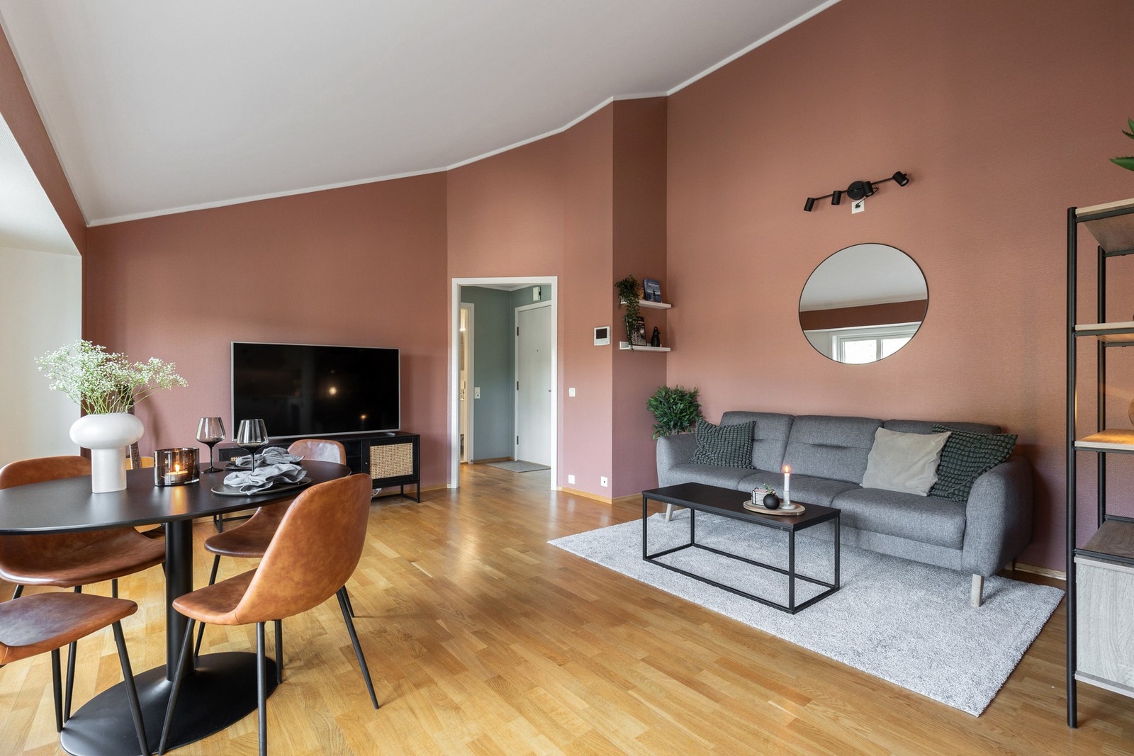 Boligen har også en innvendig bod som er ypperlig til oppbevaring Galleribilde