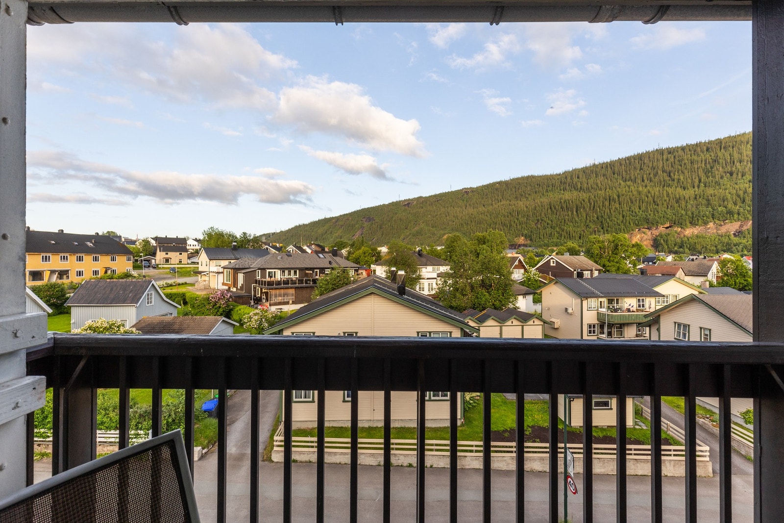 Fra balkongen har du utsikt mot Mofjellet Galleribilde