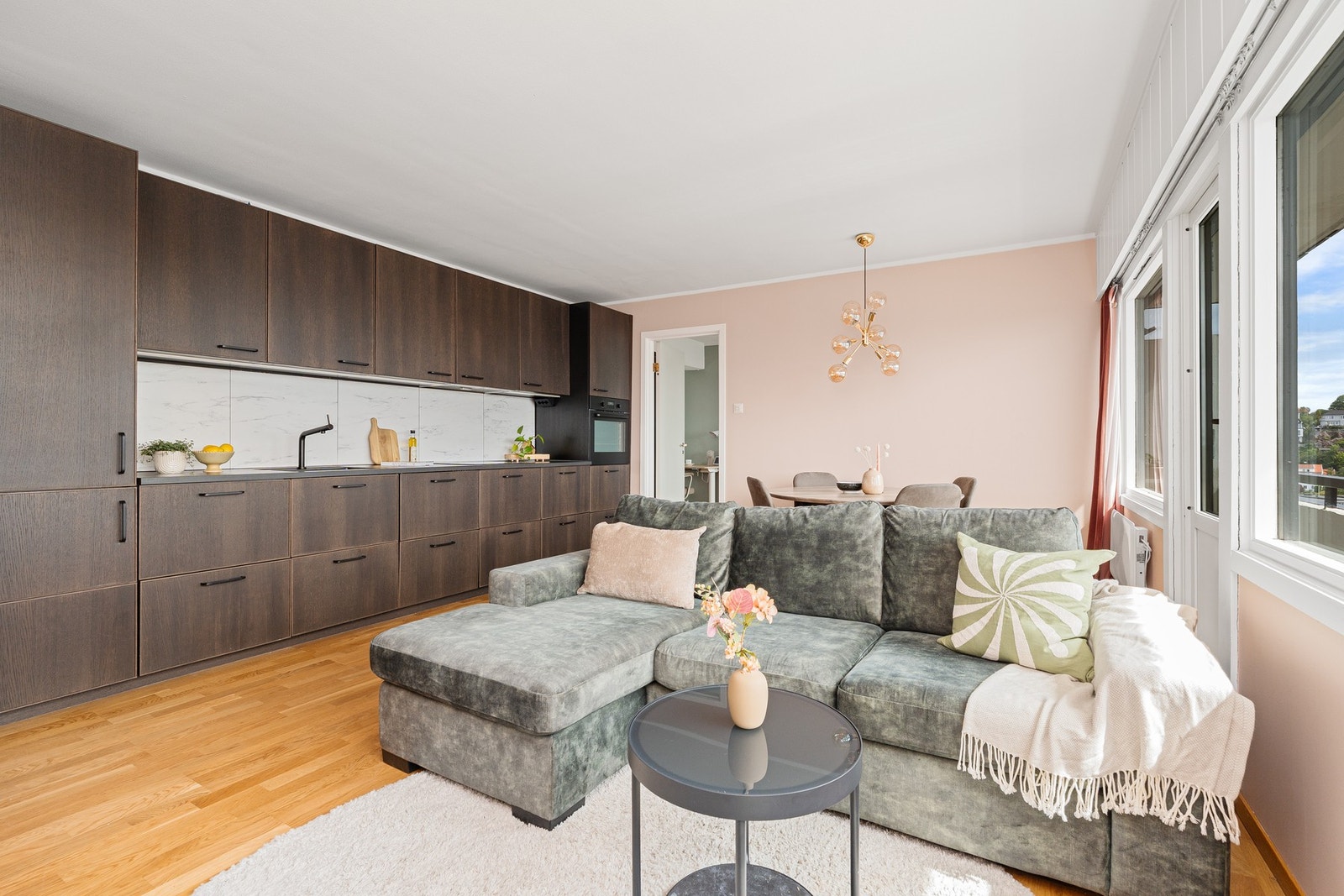 Leiligheten har god standard og er moderne - men samtidig tidløst innredet. Galleribilde