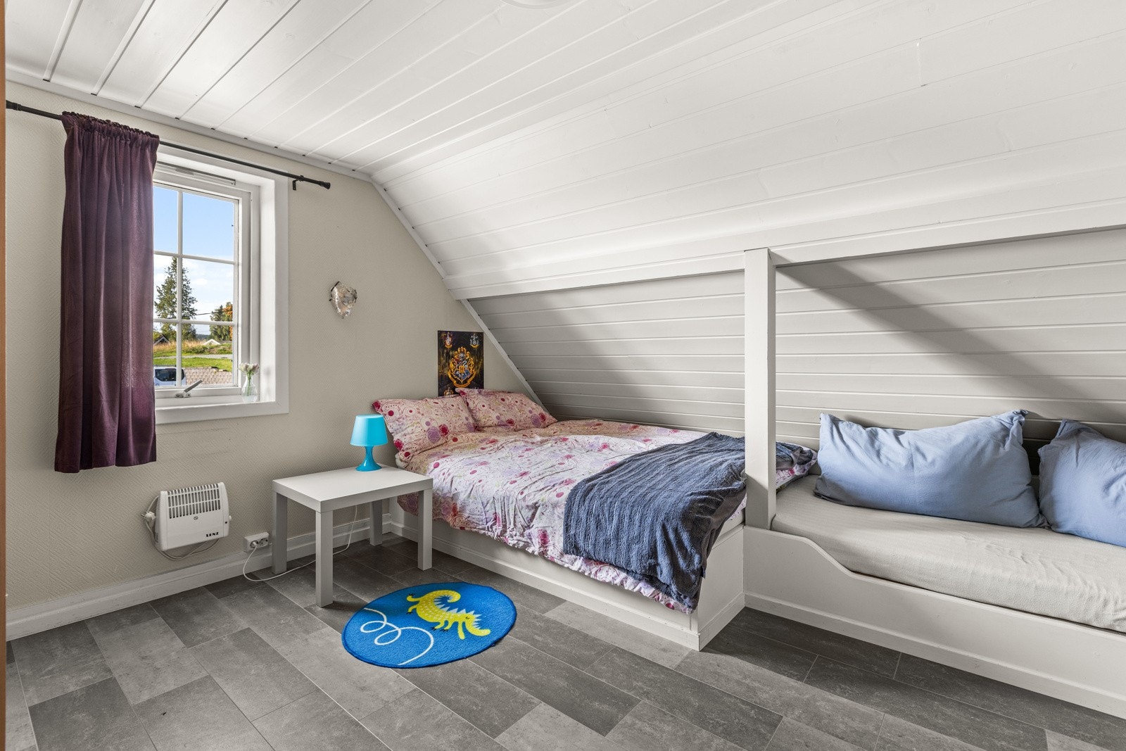 De to siste soverommene er plassert i andre etasje, med skråtak som utnyttes godt. Galleribilde