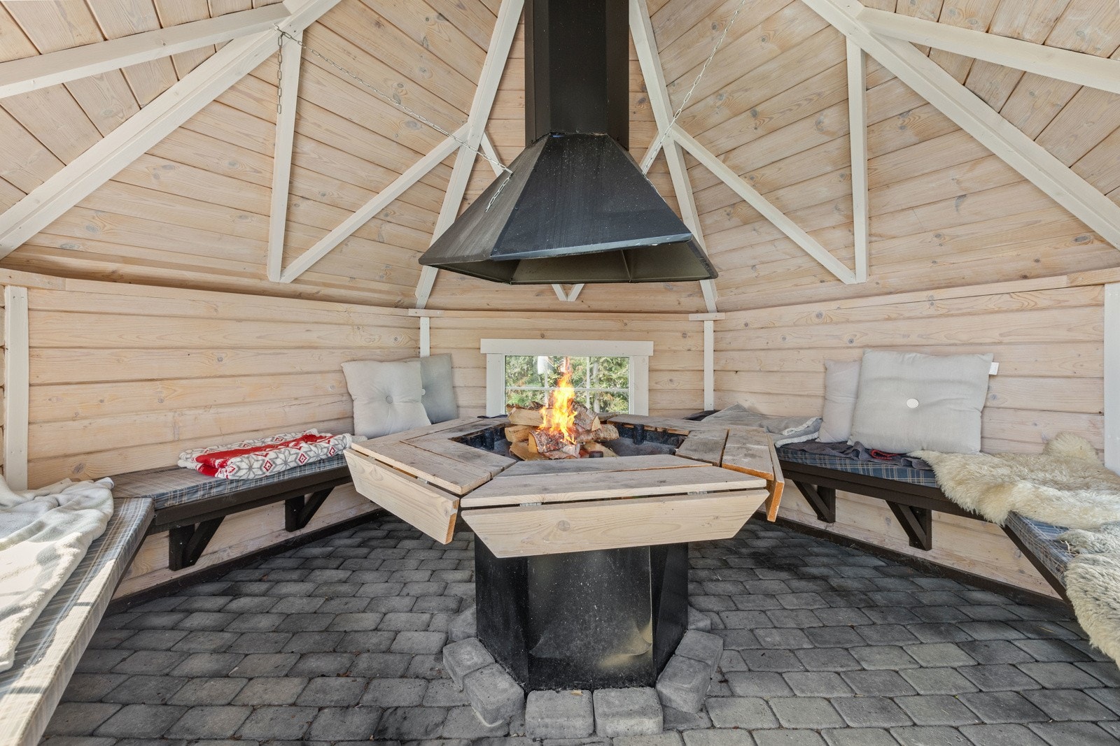 Grillhytta gir familien mange muligheter sommer og vinter. Galleribilde