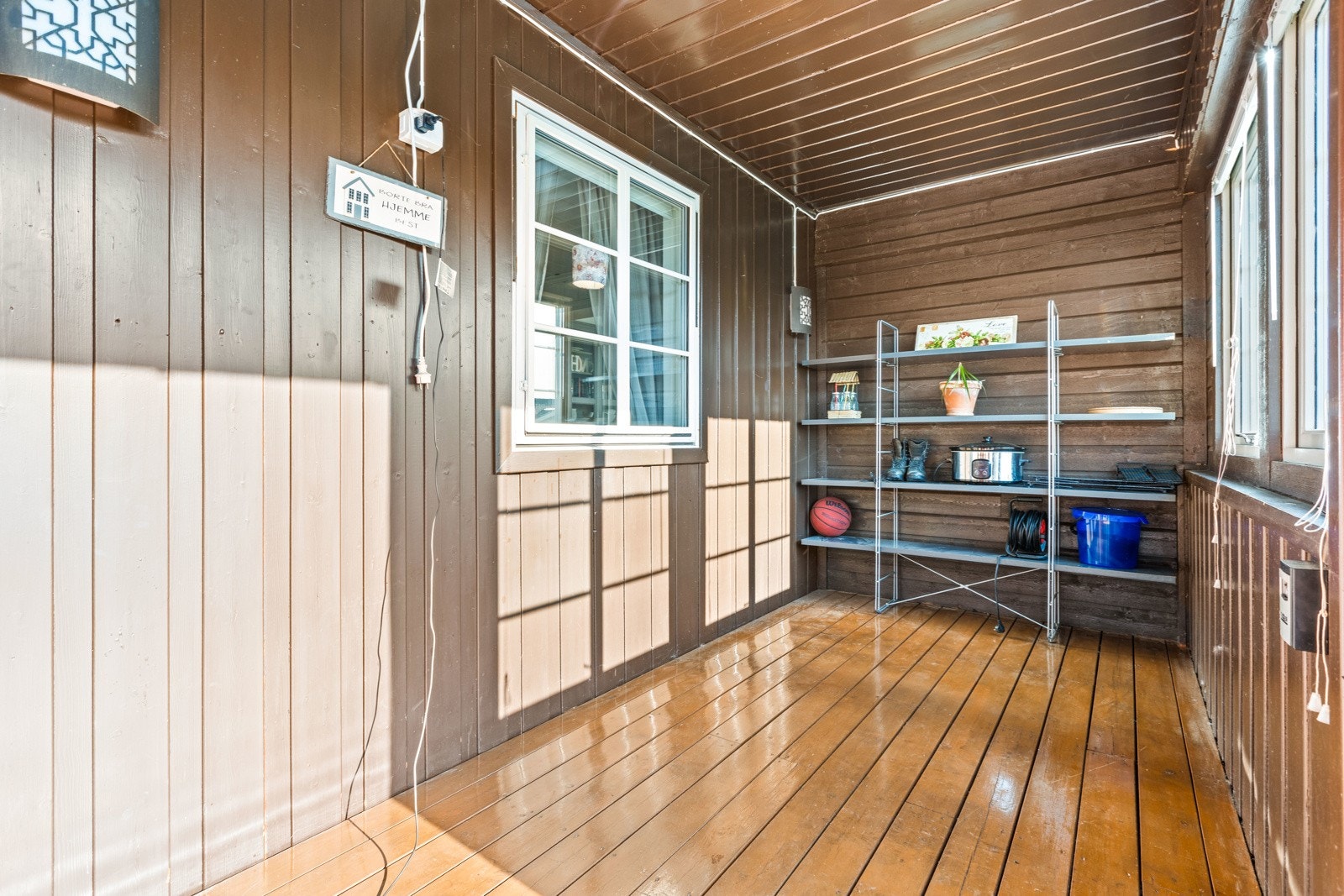 Overbygd inngansparti. Galleribilde