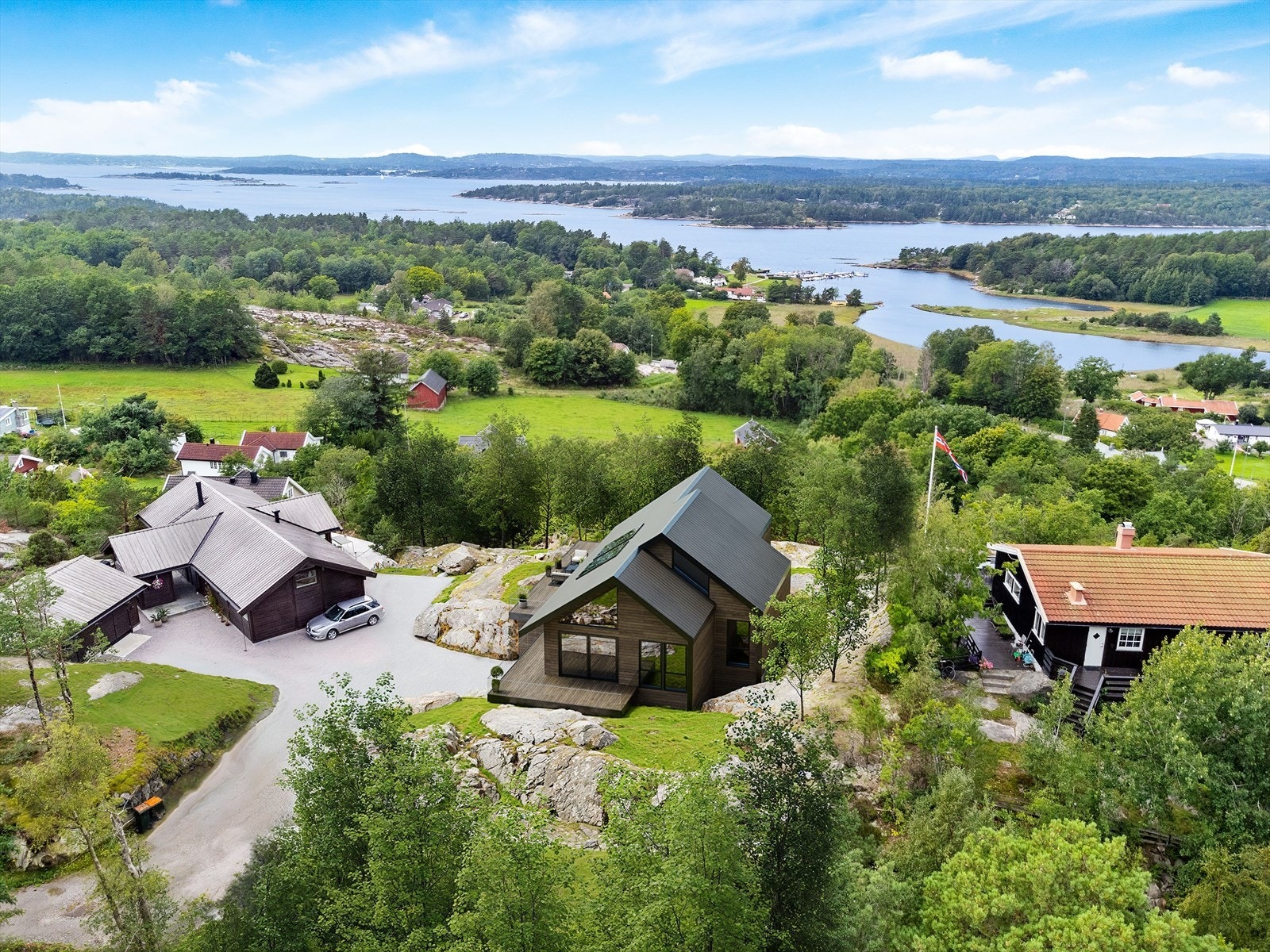 Illustrasjon på bolig iht. rammetillatelse. Avvik kan forekomme bla. ref. adkomst plan. Galleribilde