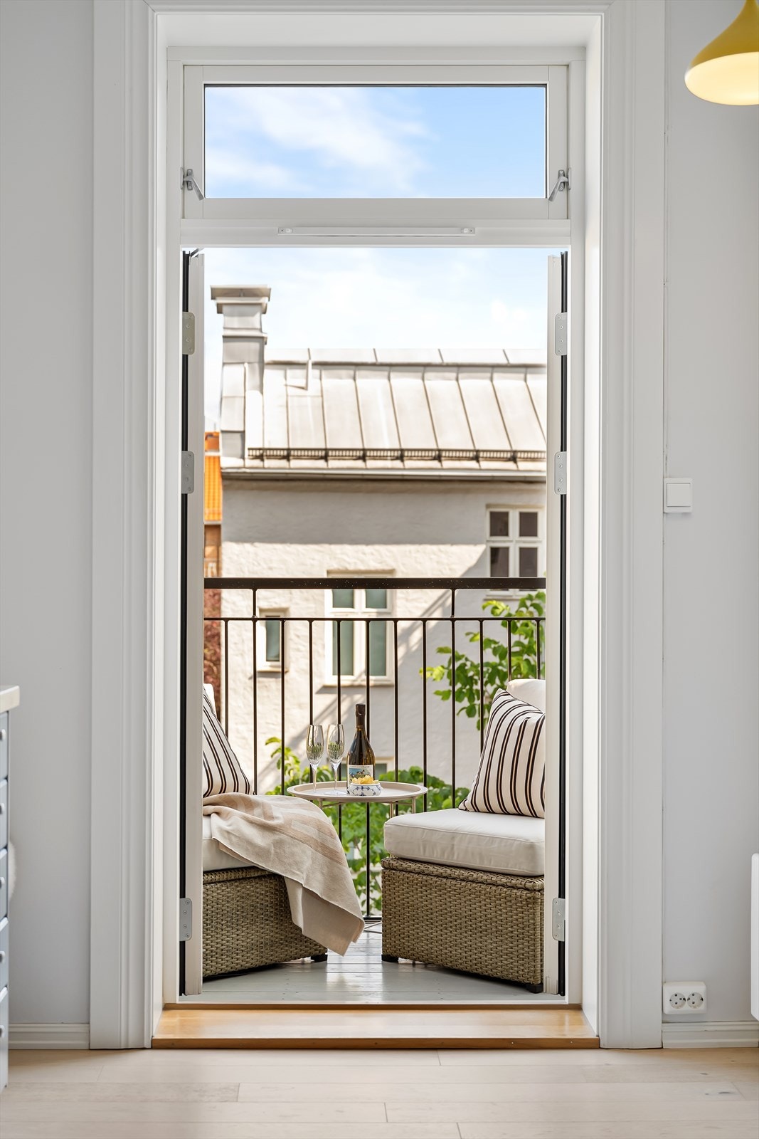 Fra kjøkken er det utgang til balkong på 3 kvm. Galleribilde