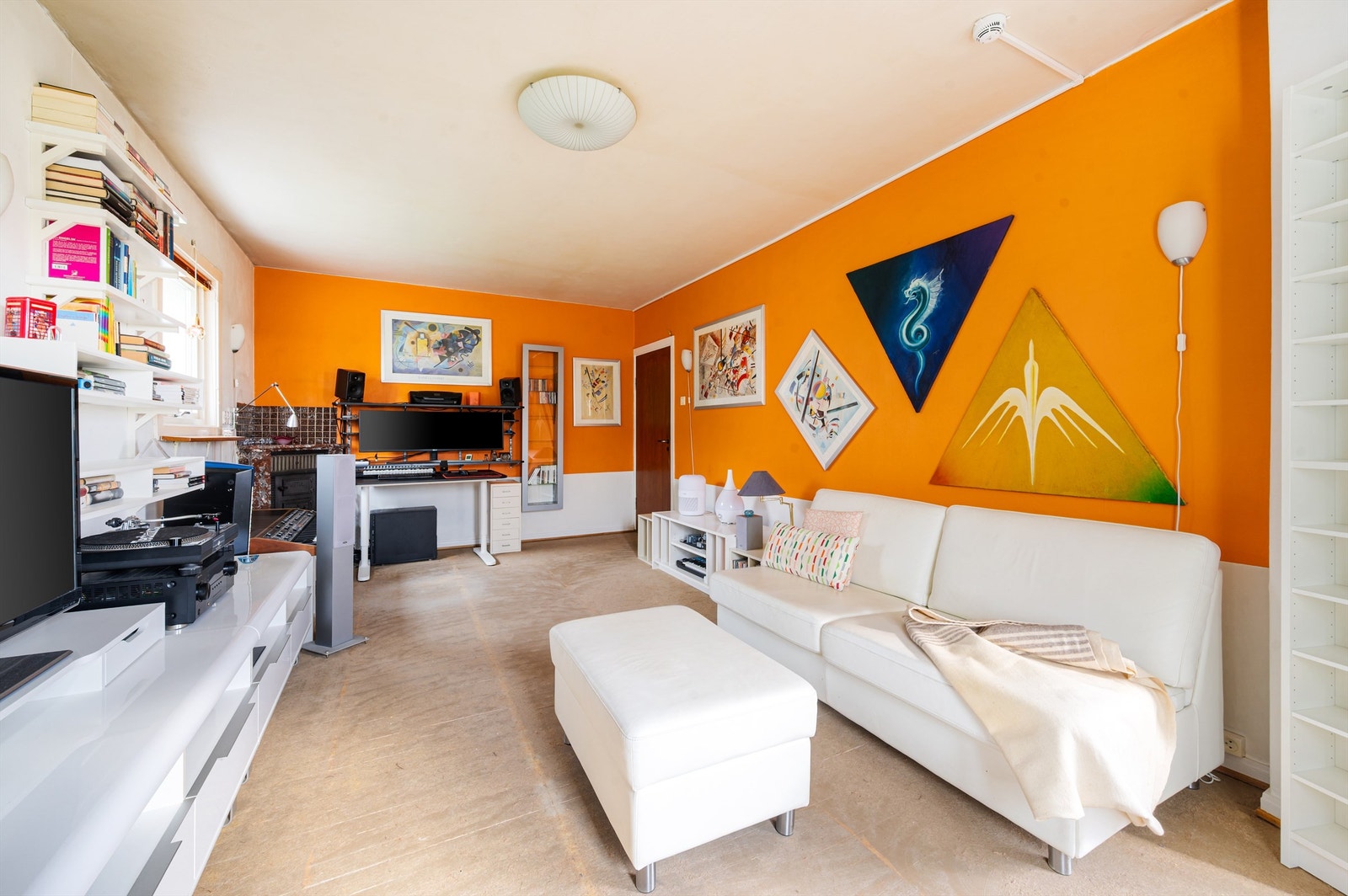 Det er også en naturlig og fin plass for å innrede med et spisebord med gode muligheter for å inviter venner og familie på middag. Galleribilde
