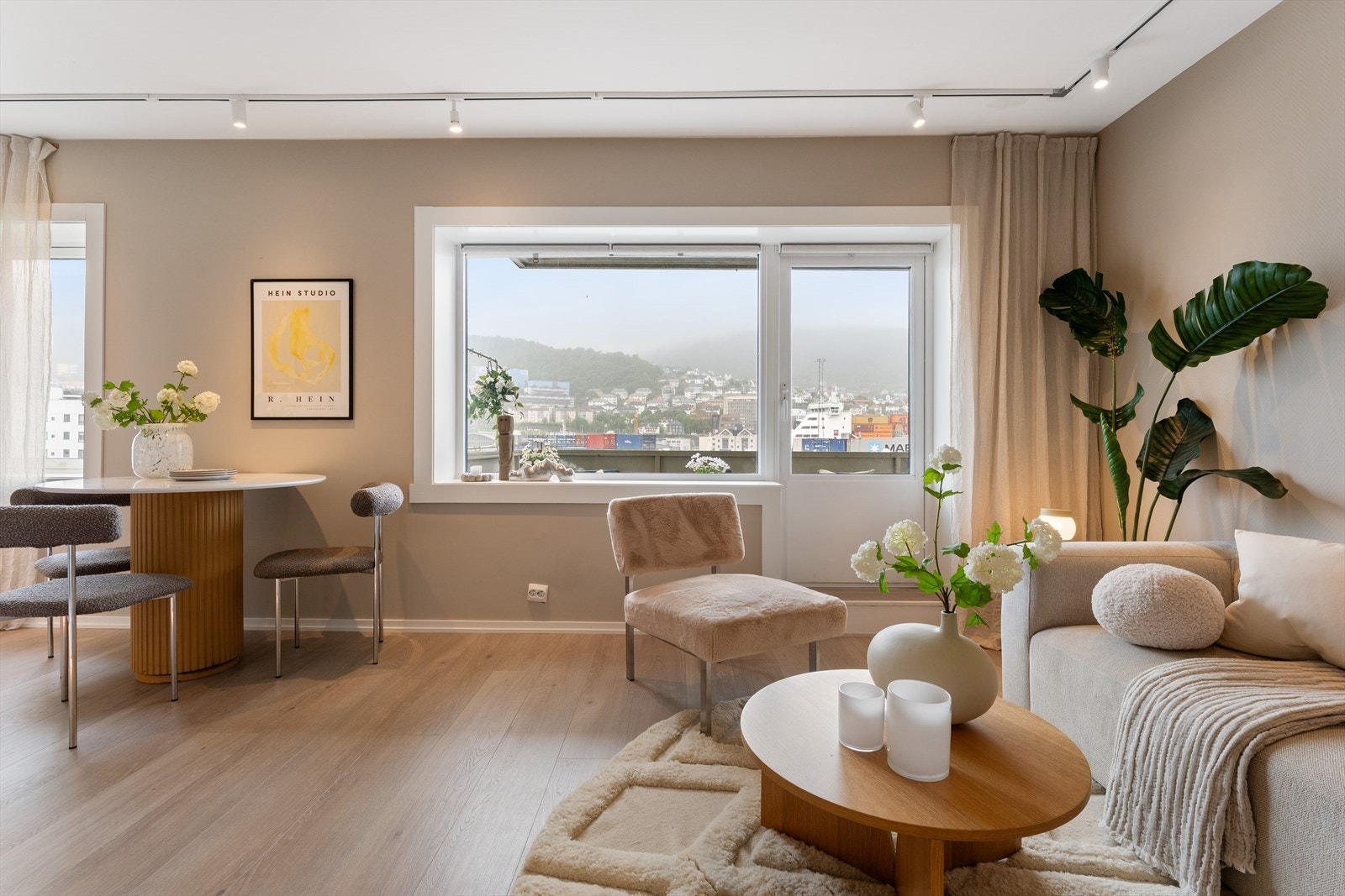 - Leiligheten har et innvendig areal på 36 m² og inneholder entré, bad, stue/kjøkken, soverom, garderobe og garderobe/kott - Galleribilde