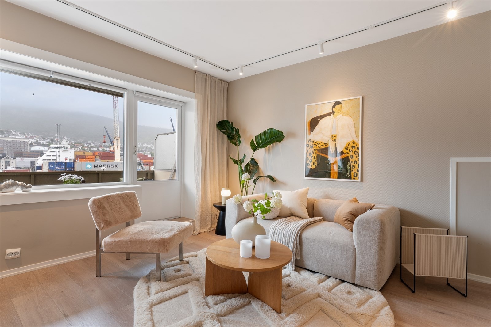 - Fra stuen er det direkte utgang til en herlig balkong - Galleribilde