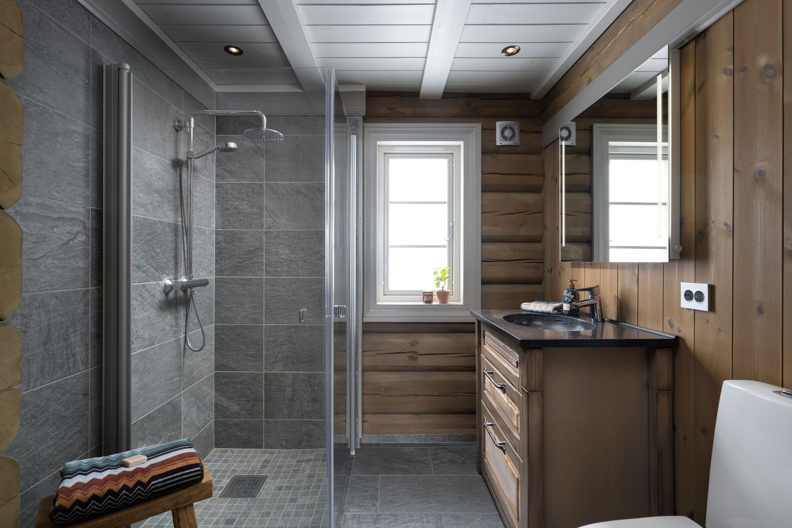 Hytten har 2 bad. Galleribilde