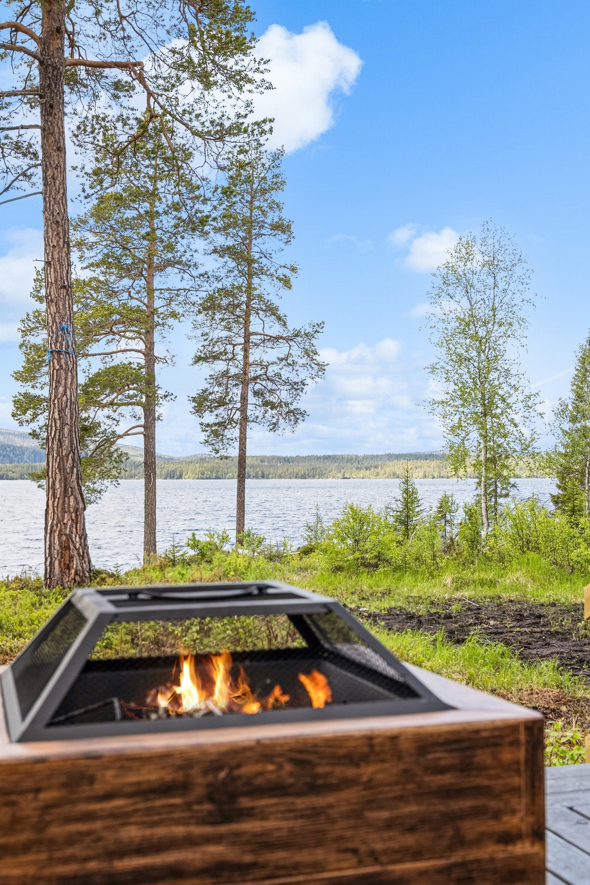 Fantastisk utsikt fra terrassen. Her har man utsikt over Storslindvatnet. Galleribilde