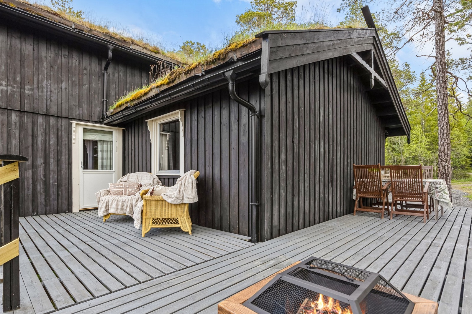 Koselig bygd terrasse på bakkeplan på hele 45 kvm. Galleribilde