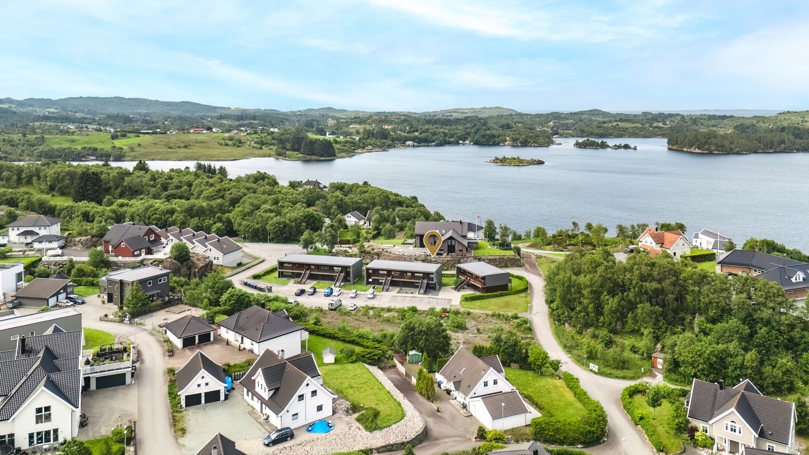 Super beliggenhet på Rophus i rolige og barnevennlige omgivelser. Galleribilde