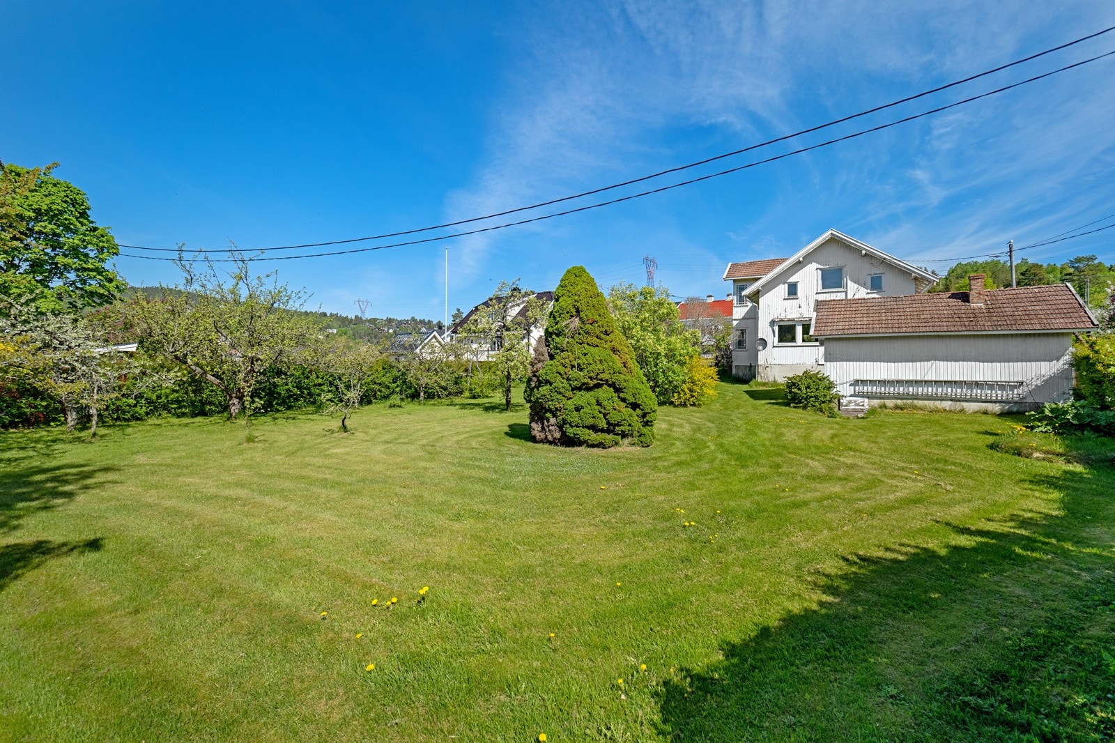 Eiendommen har en flott hage med masse muligheter. Galleribilde