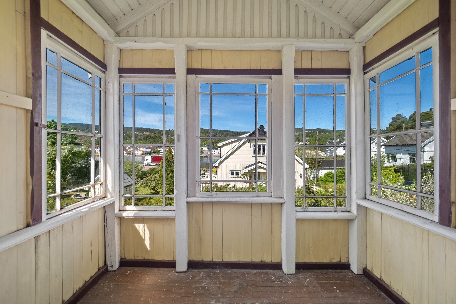 Glassveranda med fin utsikt til Svelvik. Galleribilde