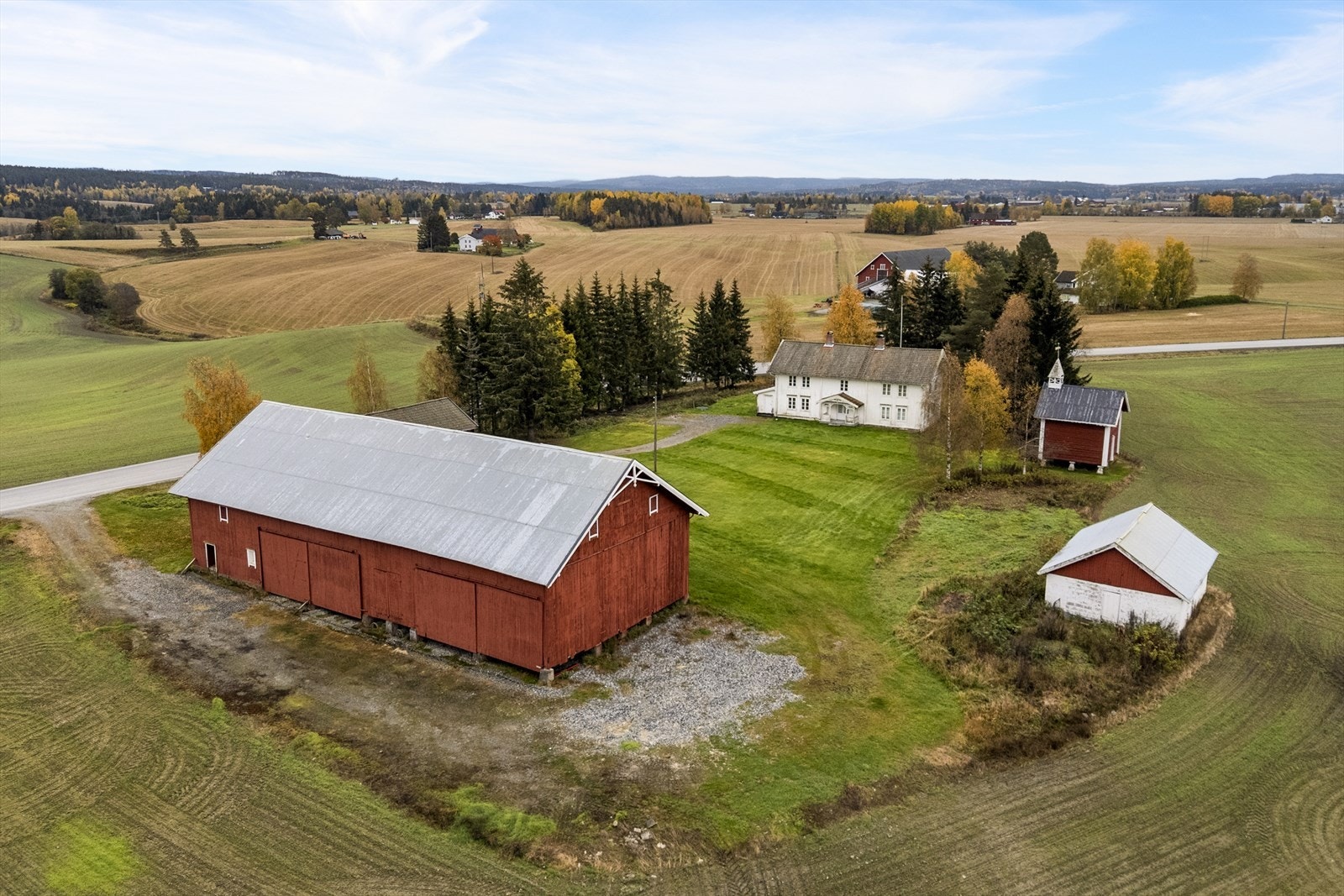 Eiendommen utgjør totalt ca 1194,8 daa, hvorav blant annet 329,4 daa fulldyrka jord og 709,4 daa produktiv skog Galleribilde