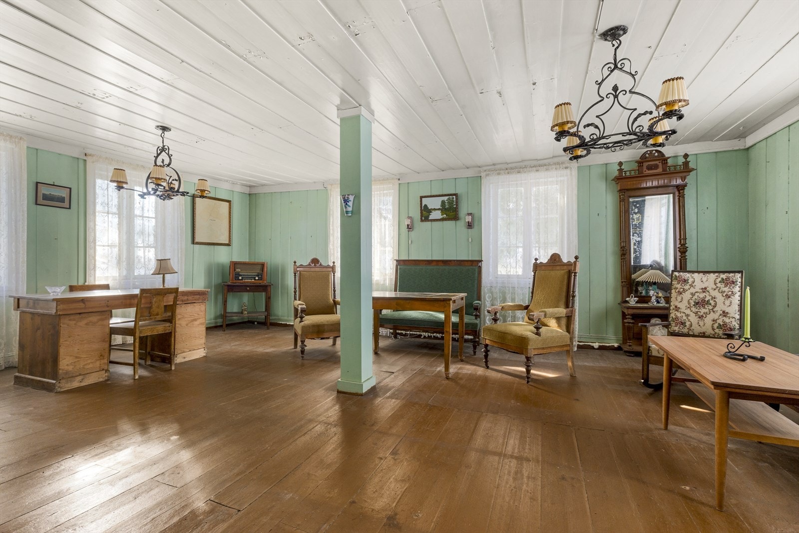 3 stuer i våningshuset med gode innredningsmuligheter Galleribilde