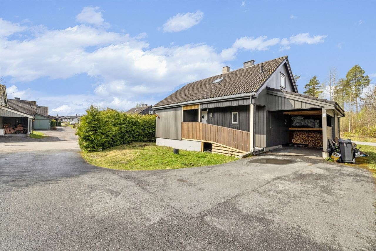 Praktisk enebolig i etablert borettslag rett i ytterkant av Løten sentrum Galleribilde