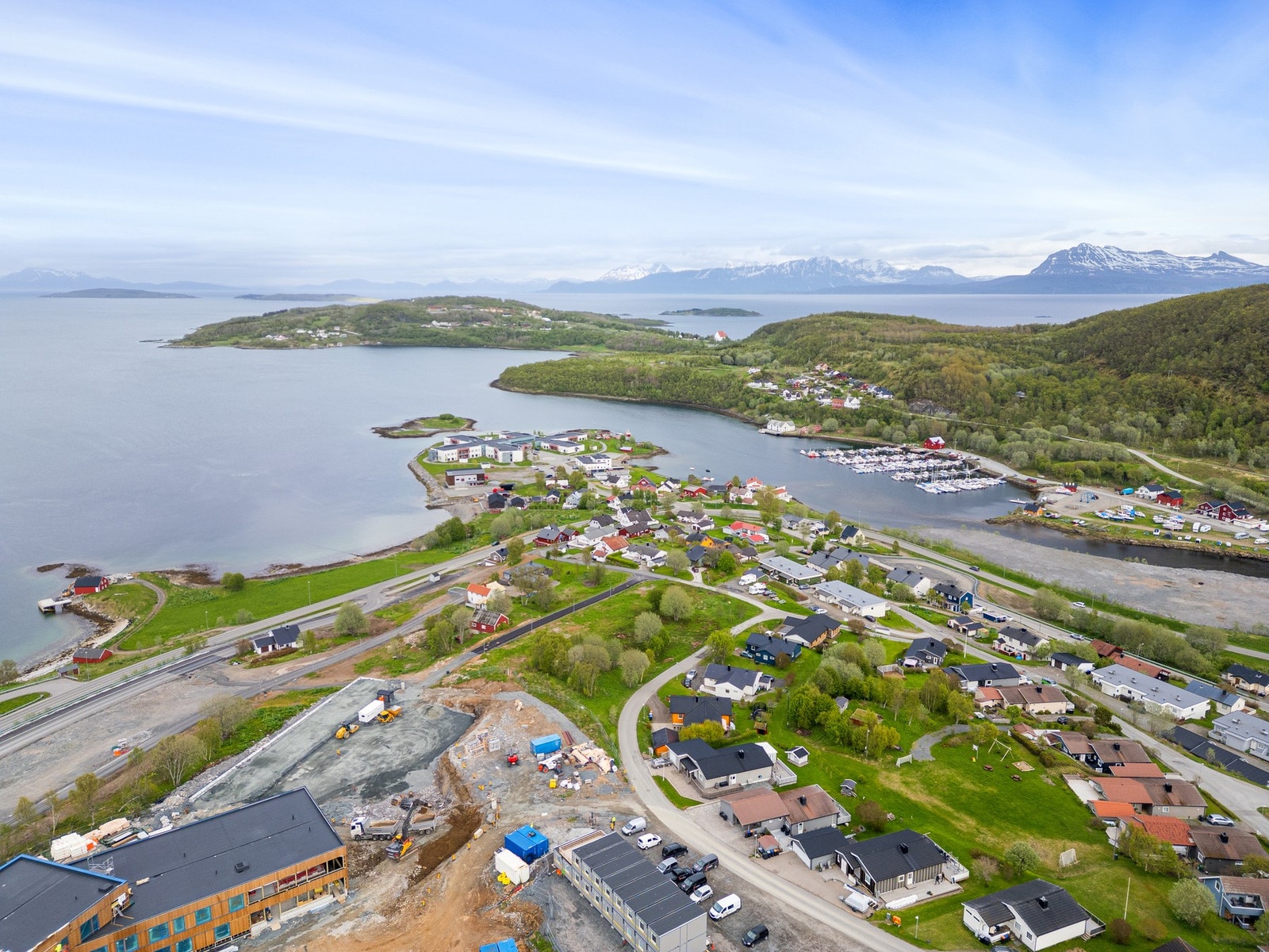 Kort vei til båthavnen i Hagan og supre turmuligheter på alle kanter Galleribilde