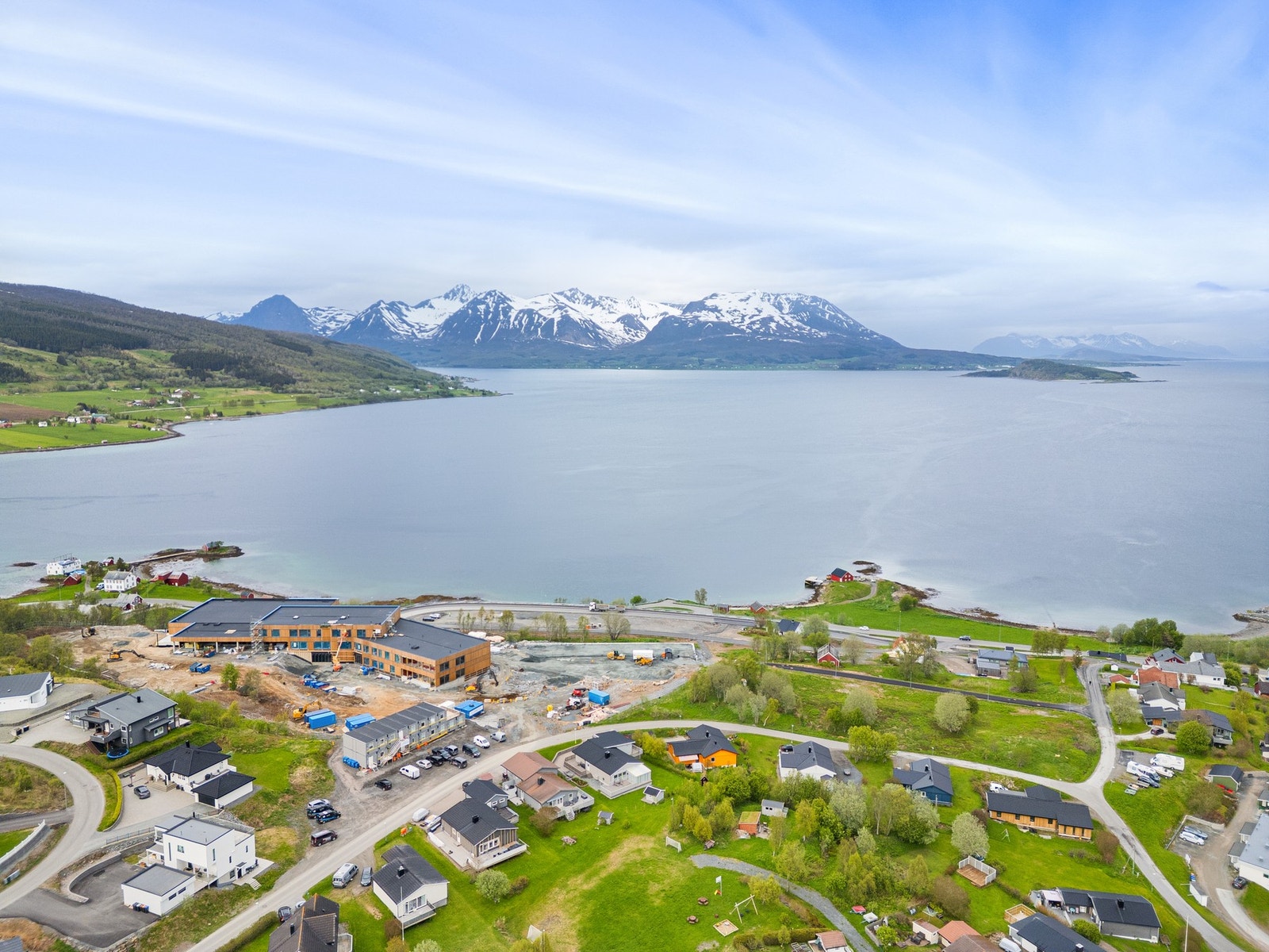 Nydelig utsikt mot fjellene både på Grytøya og Senja Galleribilde