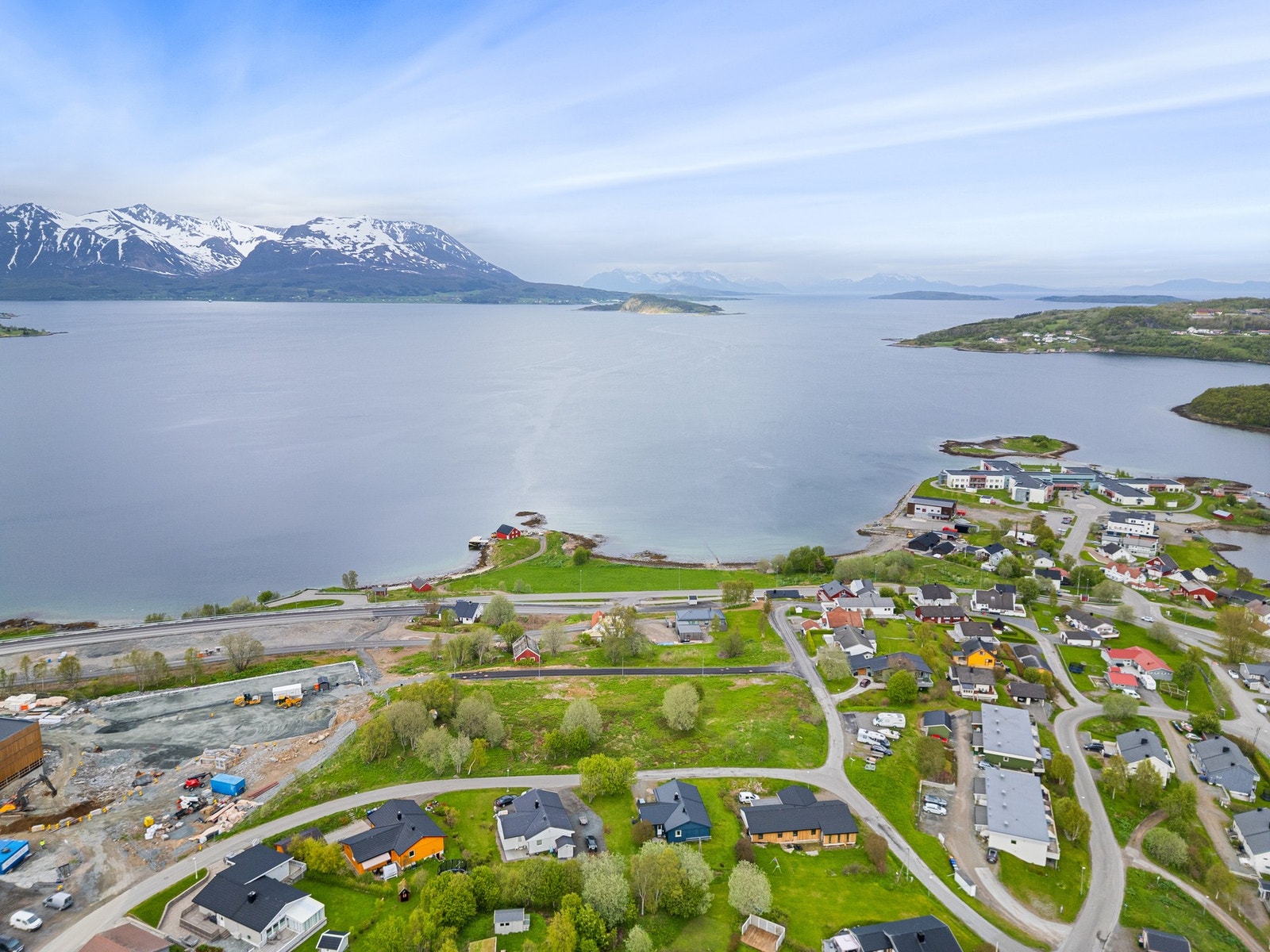 Her får du flott solgang hele dagen, og midnattssola treffer tomtene rett på gjennom sommeren Galleribilde