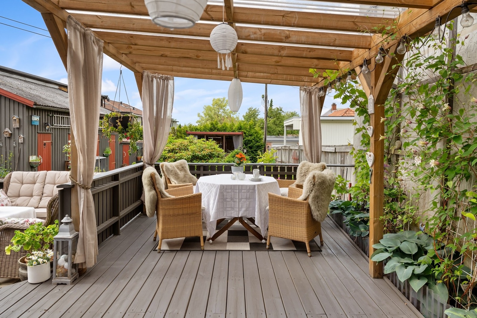 Her sitter man lunt og skjermet under tak. Galleribilde