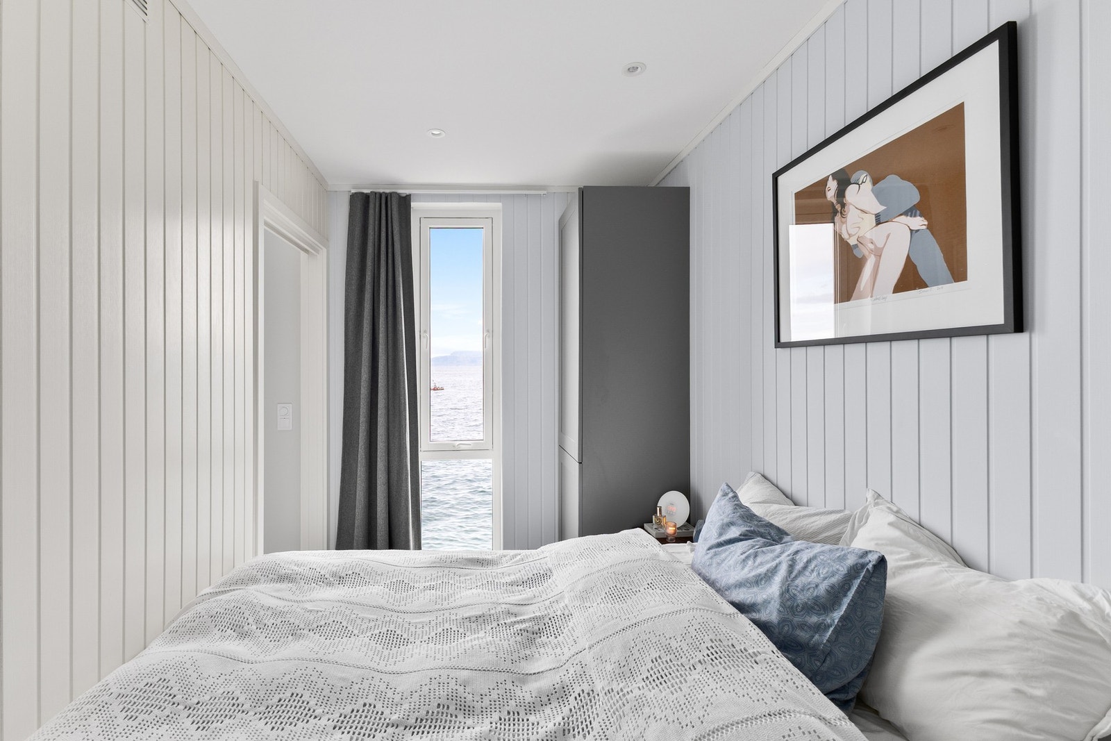 Soverom med plass til dobbeltseng Galleribilde