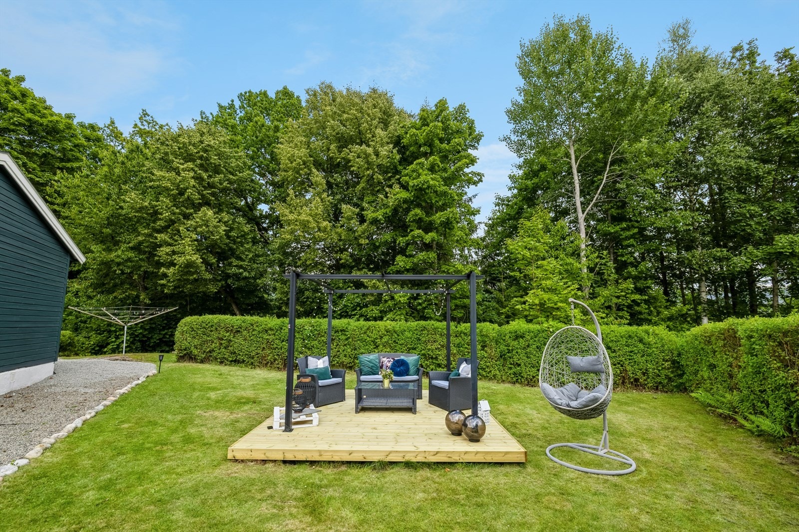 Koselig usjenert uteplass Galleribilde