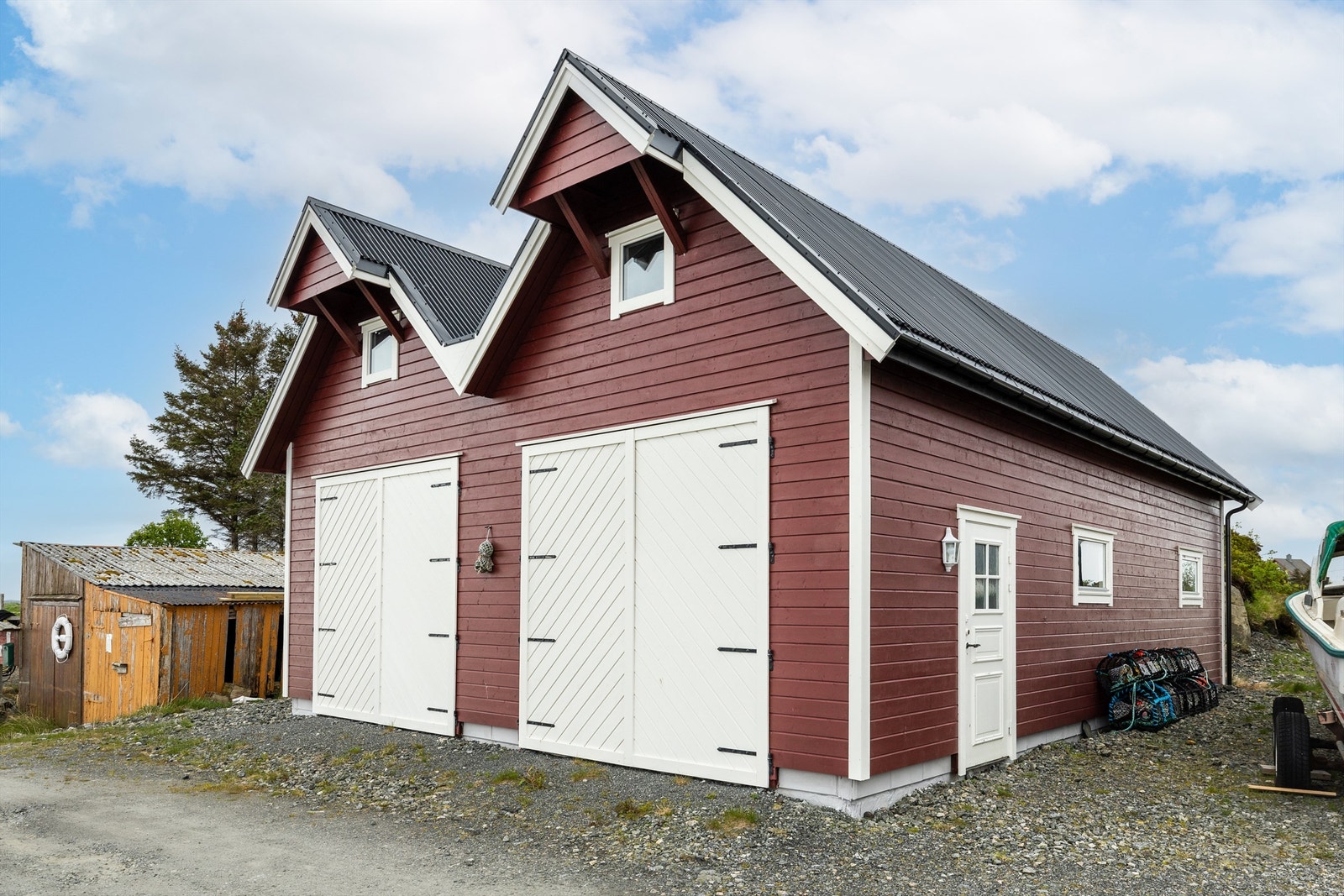 Naustet er oppført i 2021 og det er nærmeste halvpart som eies Galleribilde