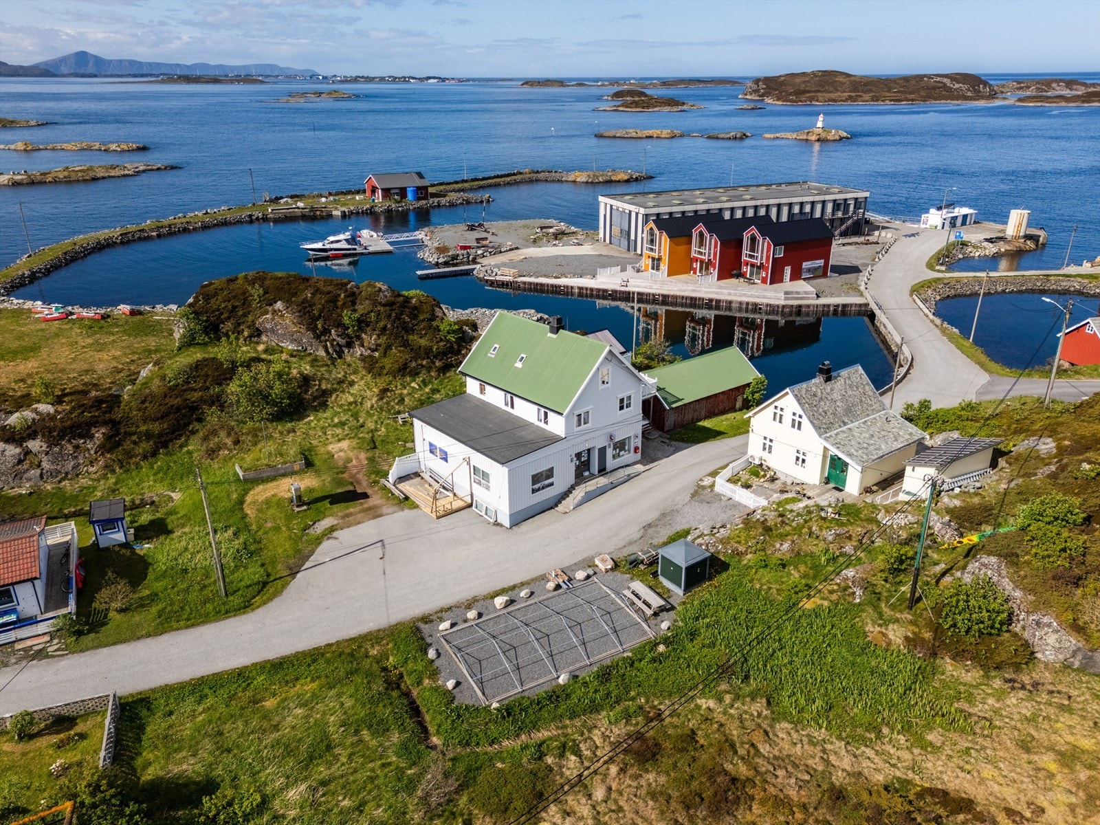 Eiendommen ligger kun et steinkast unna fergekaia Galleribilde