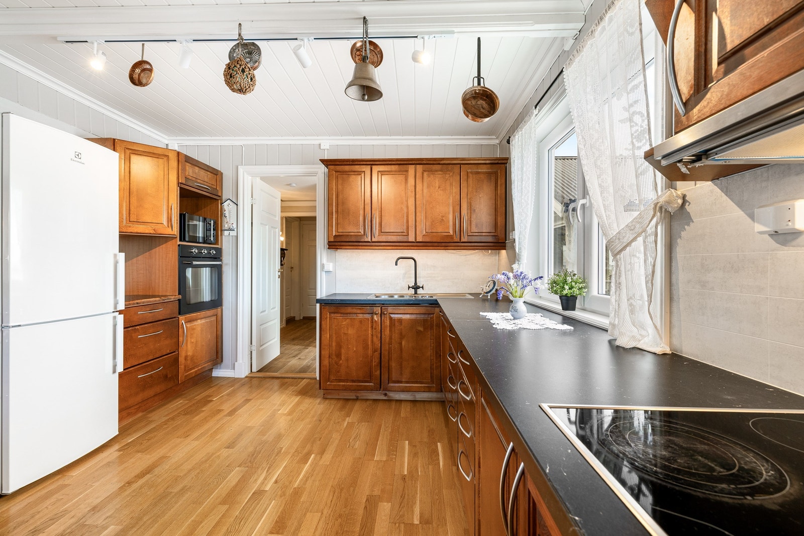 Alle hvitevarer på kjøkken medfølger Galleribilde