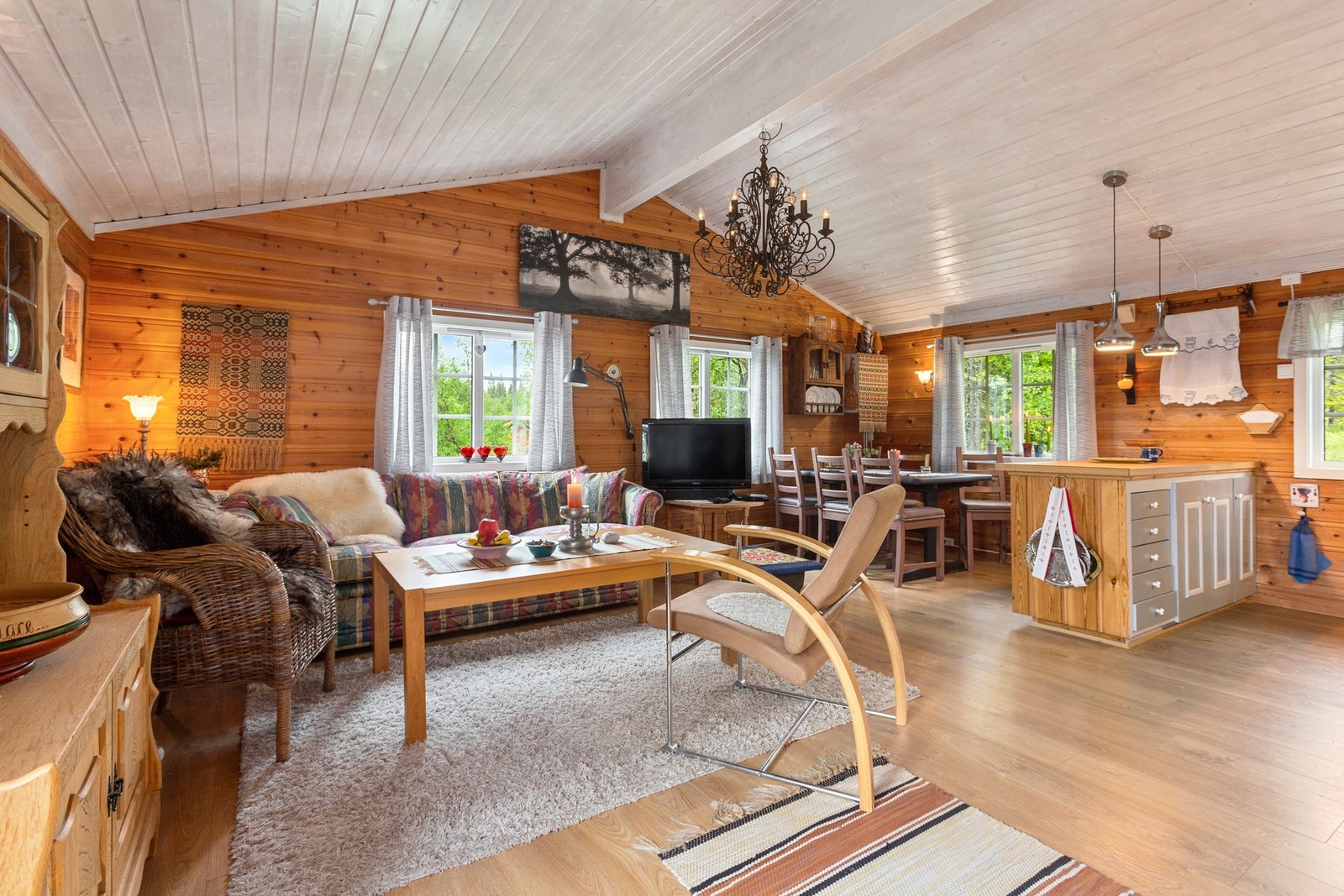 Hytta ligger skjermet til i Midtre Gauldal. Galleribilde