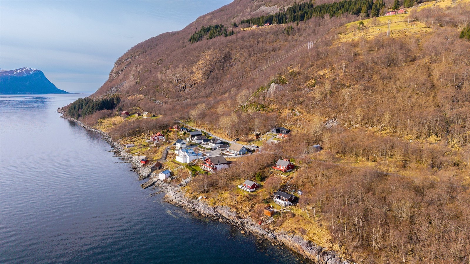 Dronebilde av nærområdet på Nøringsett sett fra øst mot vest Galleribilde
