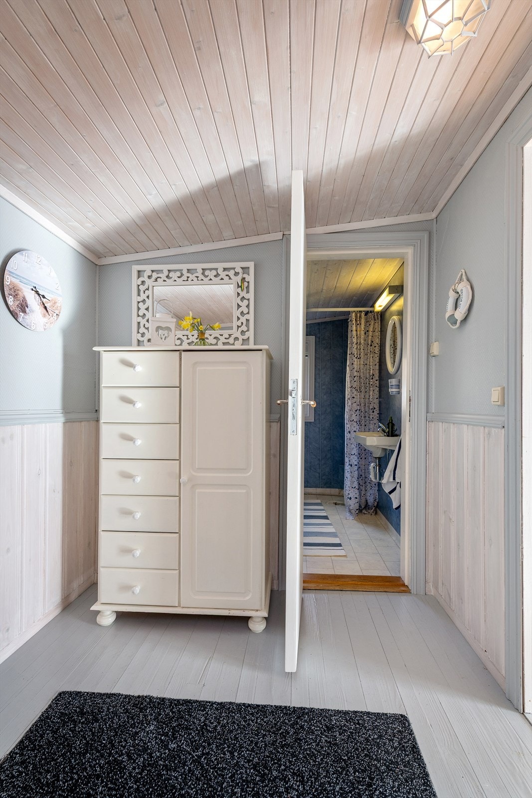 Fra entre mot bad Galleribilde