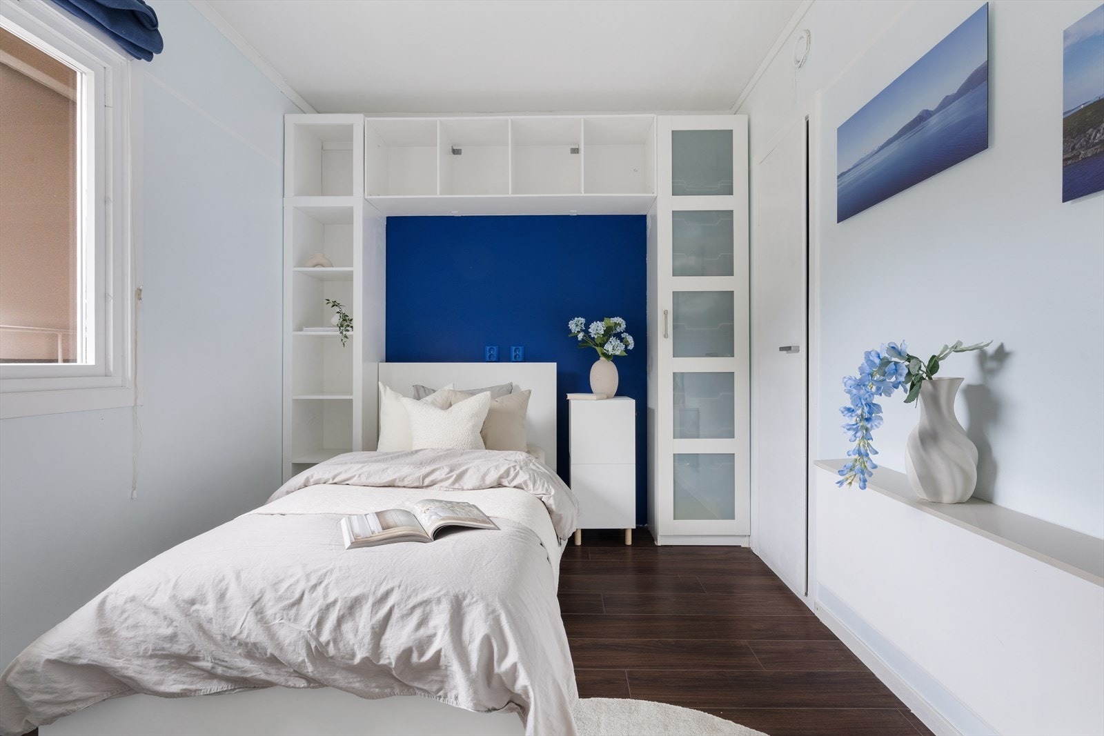 Soverommet i leiligheten er på 8 m², med plass til standard soveromsmøblement. Galleribilde