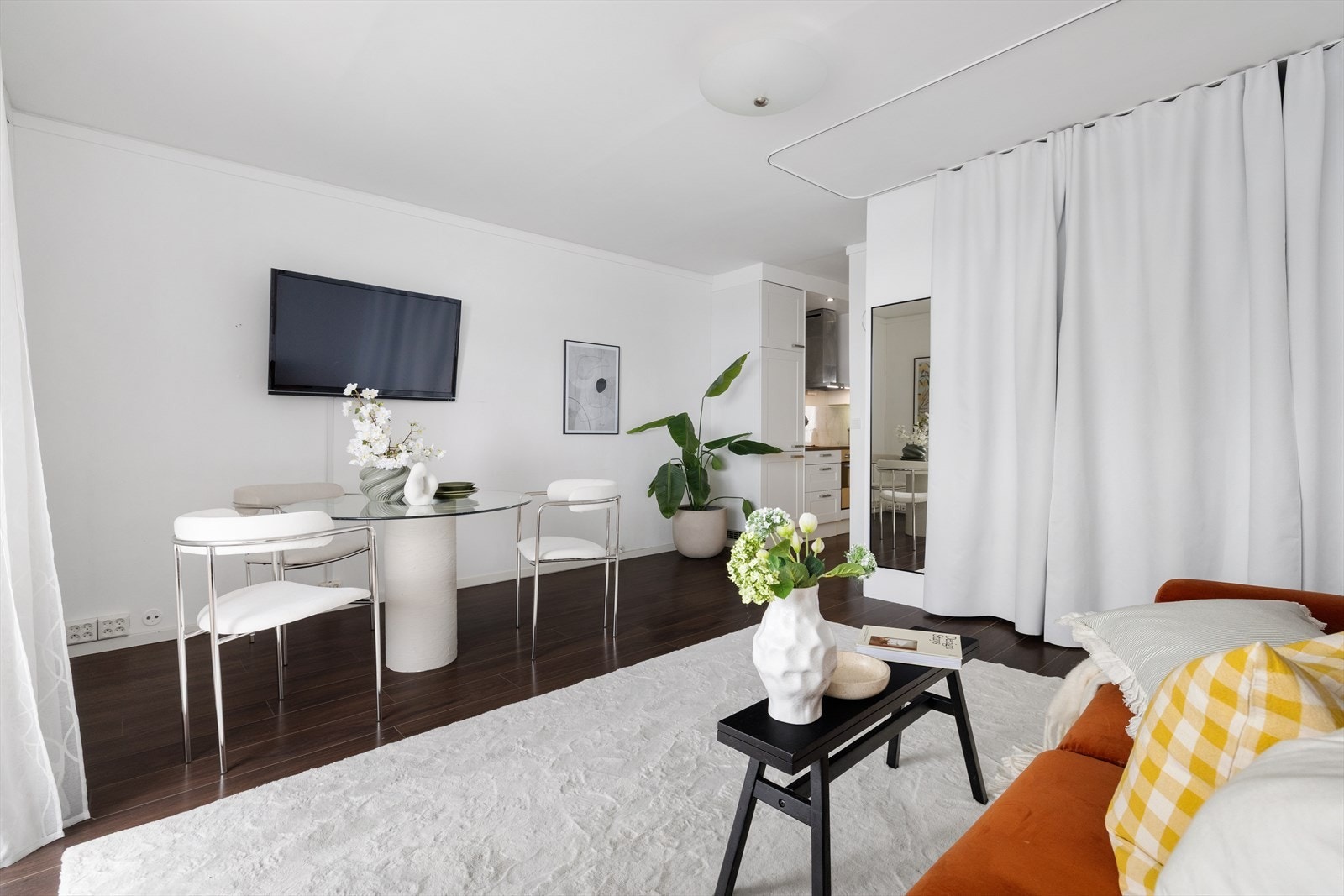 Her kan du innrede med ønsket sofagruppe og spisebord. Galleribilde