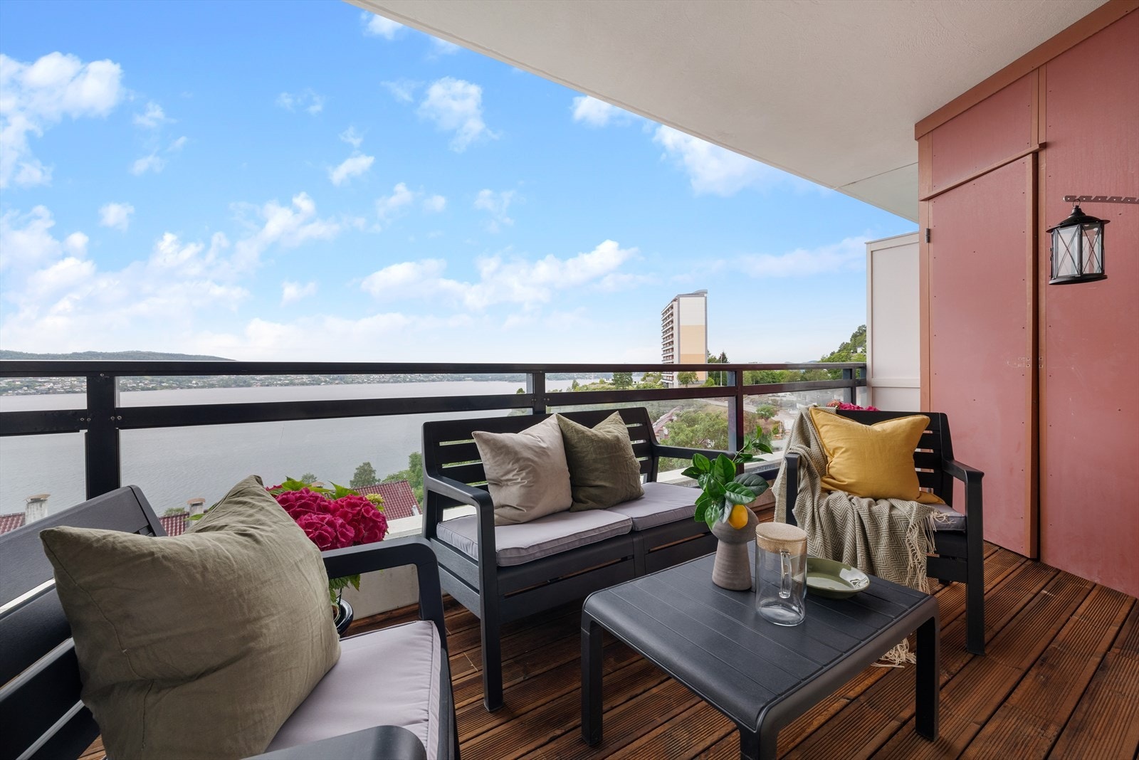 Balkongen er vestvendt og har et areal på 9 m². Galleribilde