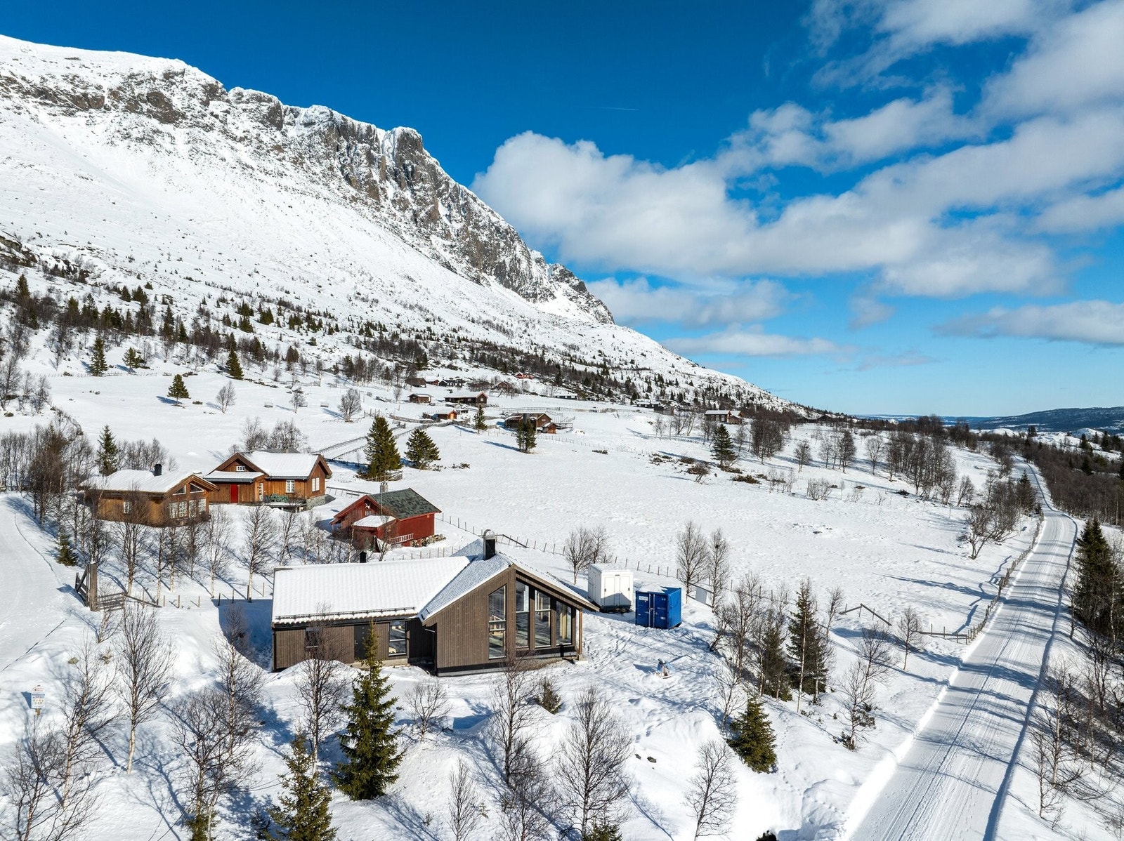 Kort vei til skiløyper og fine turmuligheter. Galleribilde