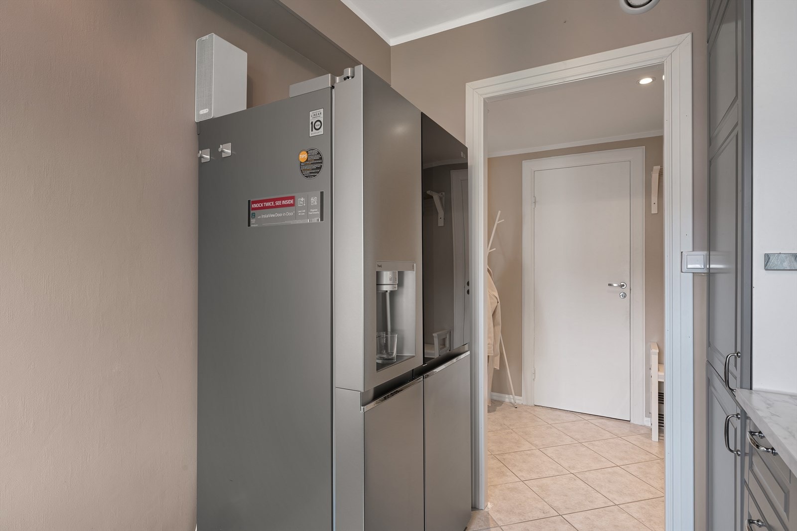 - God plass til kombiskap (kjøl/frys) - Galleribilde