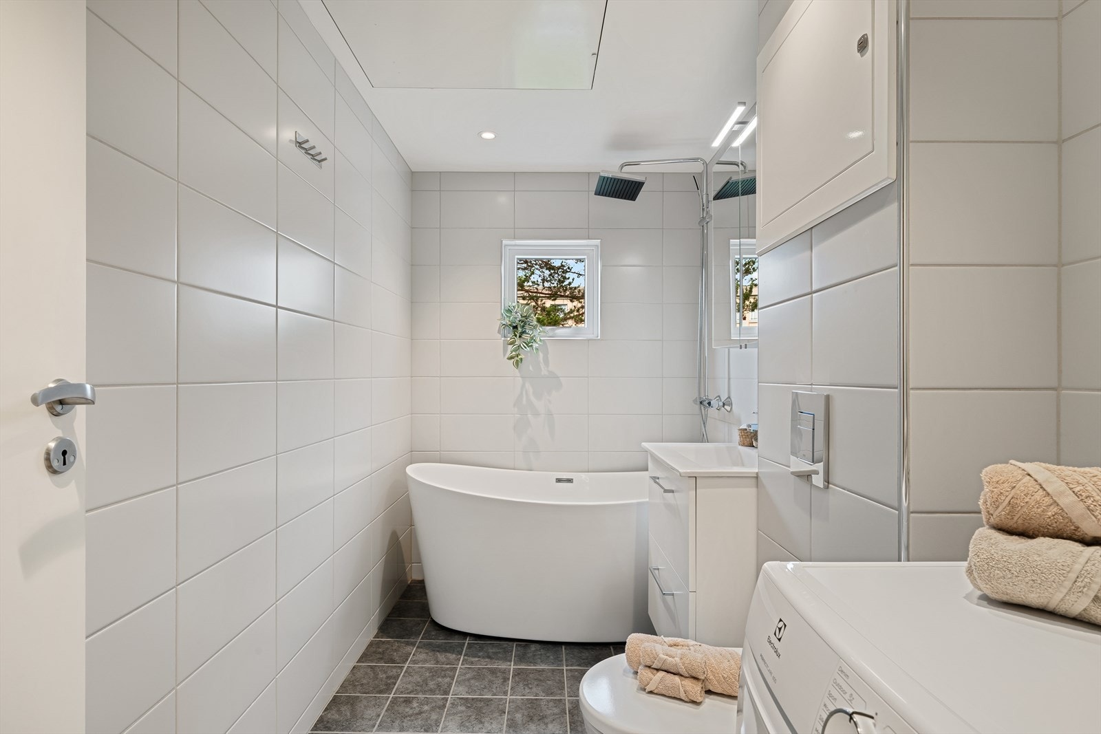 - Badet måler 4,4m² og har behagelig gulvvarme - Galleribilde