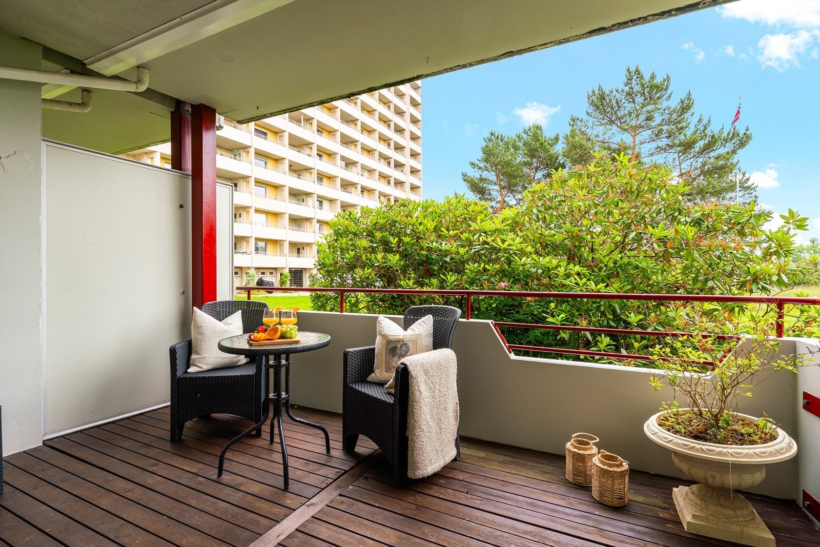 - Selger opplyser om særs gode solforhold med sol fra kl 10 - 19 midtsommers - Galleribilde