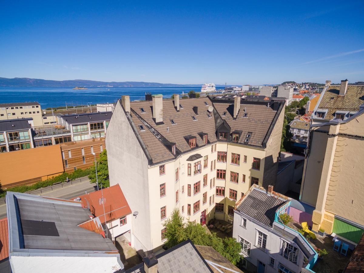 Bakgård Galleribilde