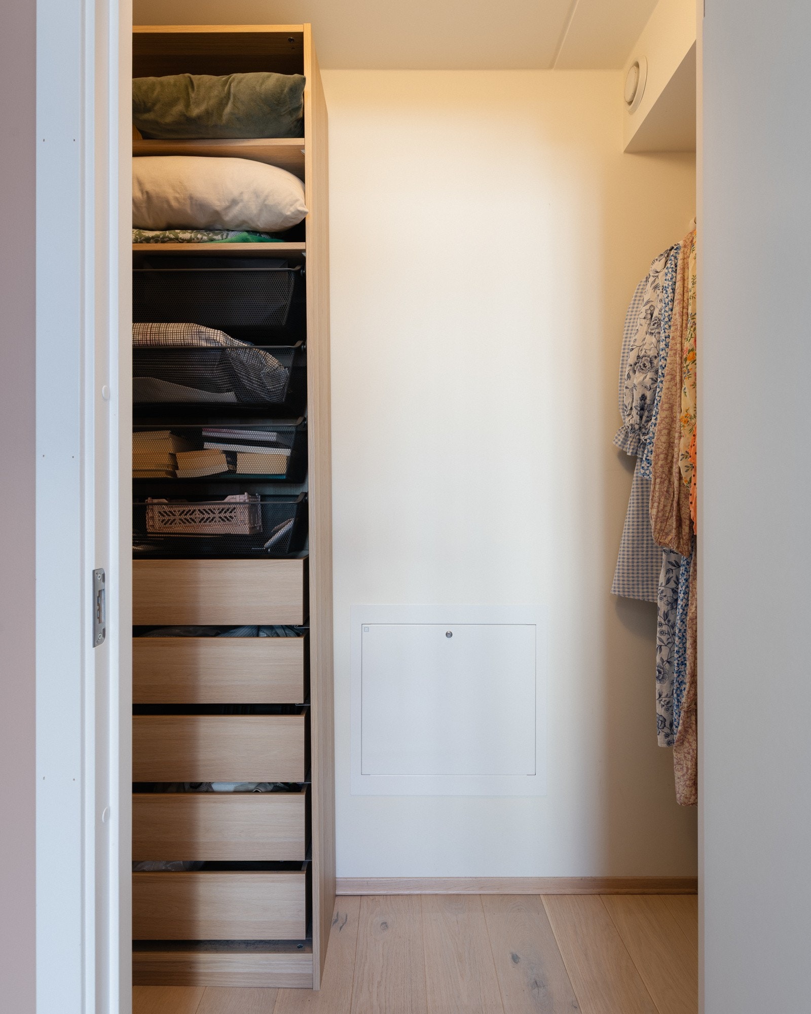 Den innvendige boden har god plass til oppbevaring for hele familien Galleribilde