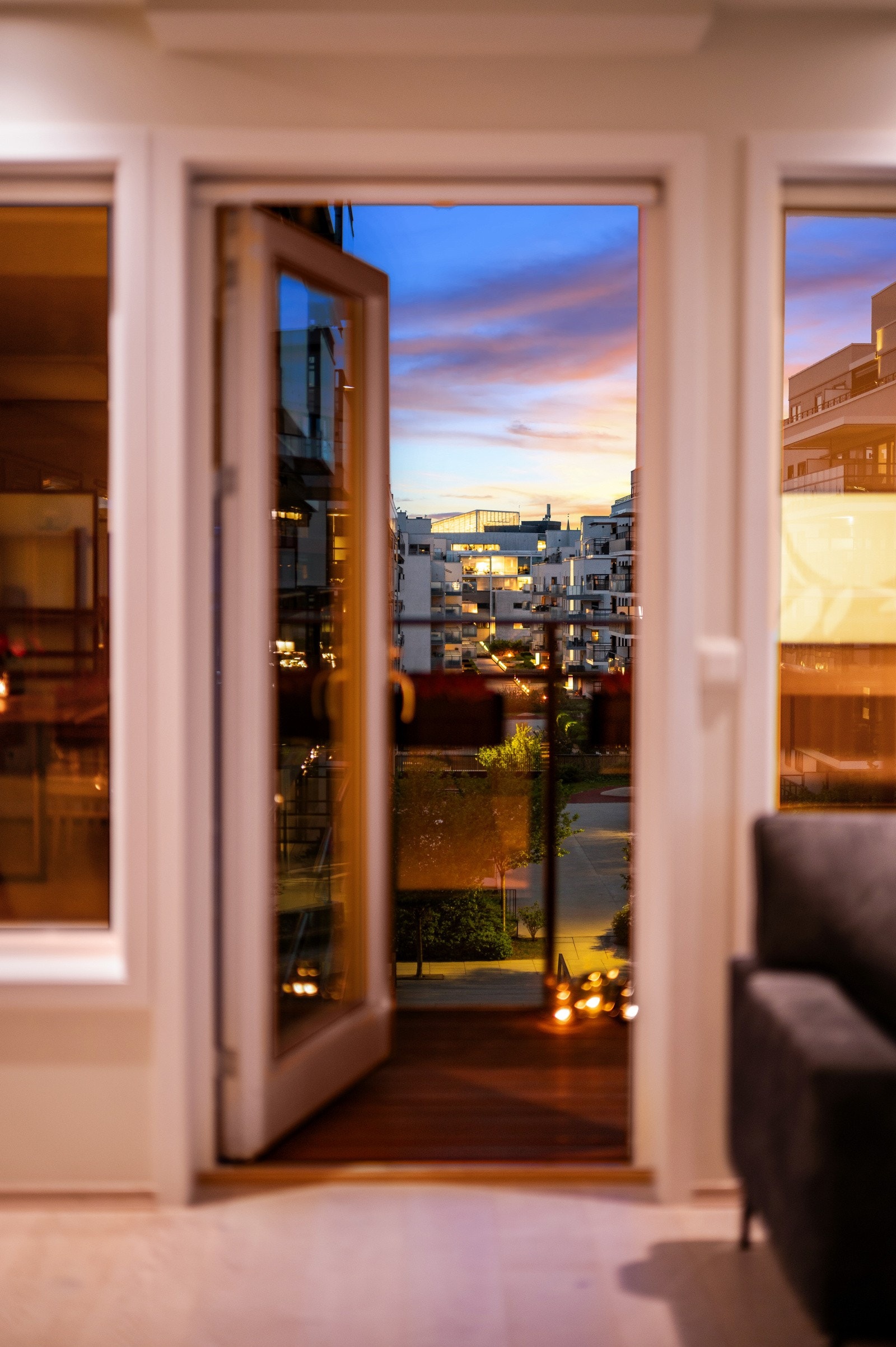 Fra stuen er det utgang til en sydvestvendt balkong på 8,4 m², hvor du kan nyte solen og utendørs måltider. Galleribilde