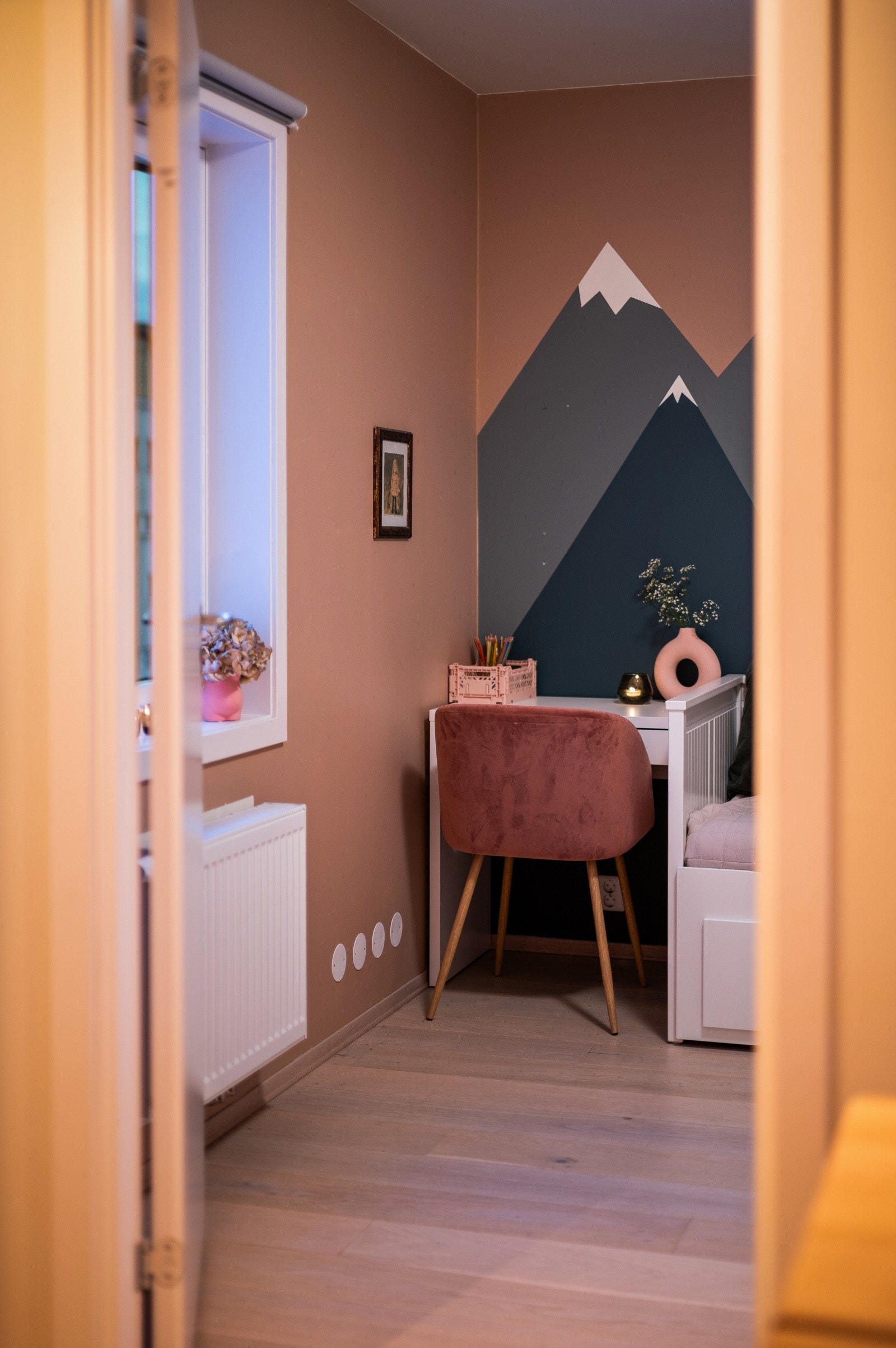 Her er det god oppbevaringsplass, samt inngang til innvendig bod. Galleribilde