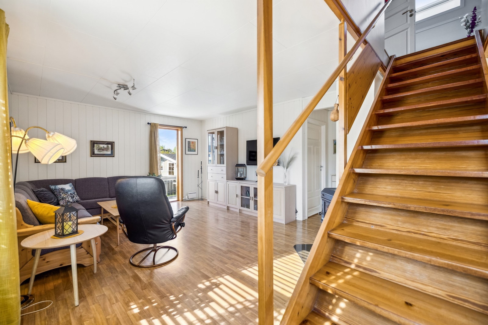 Åpen løsning til trappen opp til 2. etasje. Galleribilde