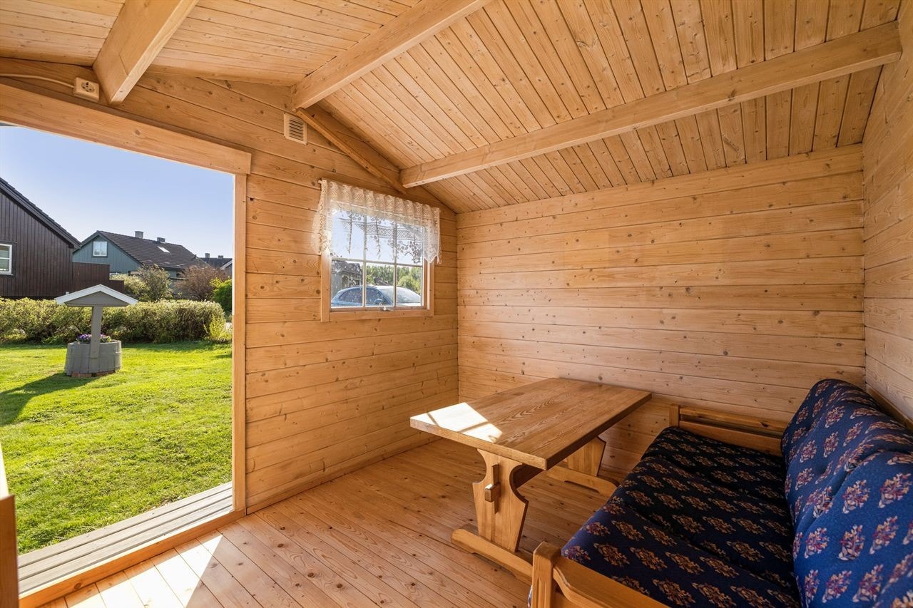 Annekset er kledd innvendig med panel. Galleribilde