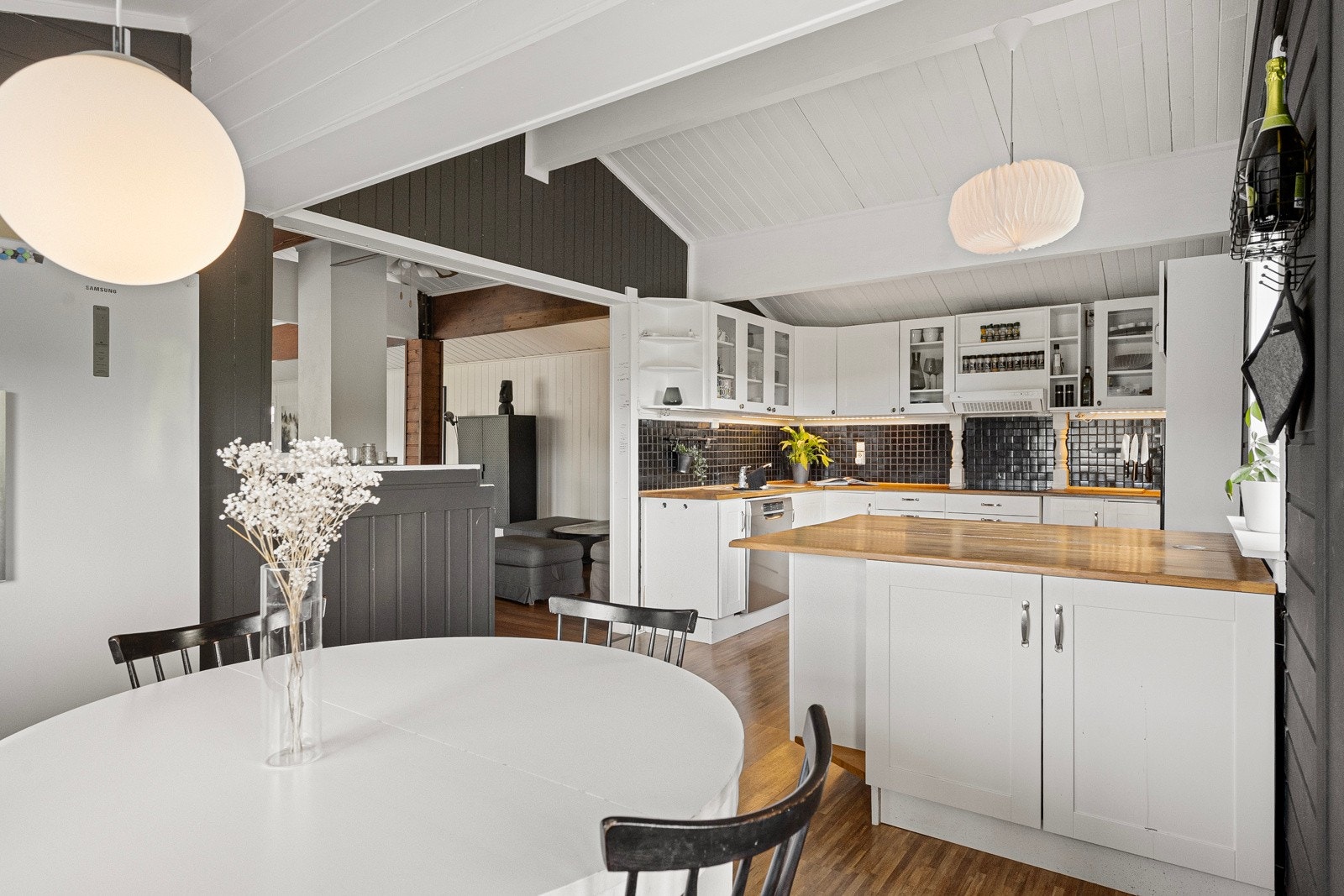 Kjøkkenøy gjør matlagingen til en sosial opplevelse Galleribilde